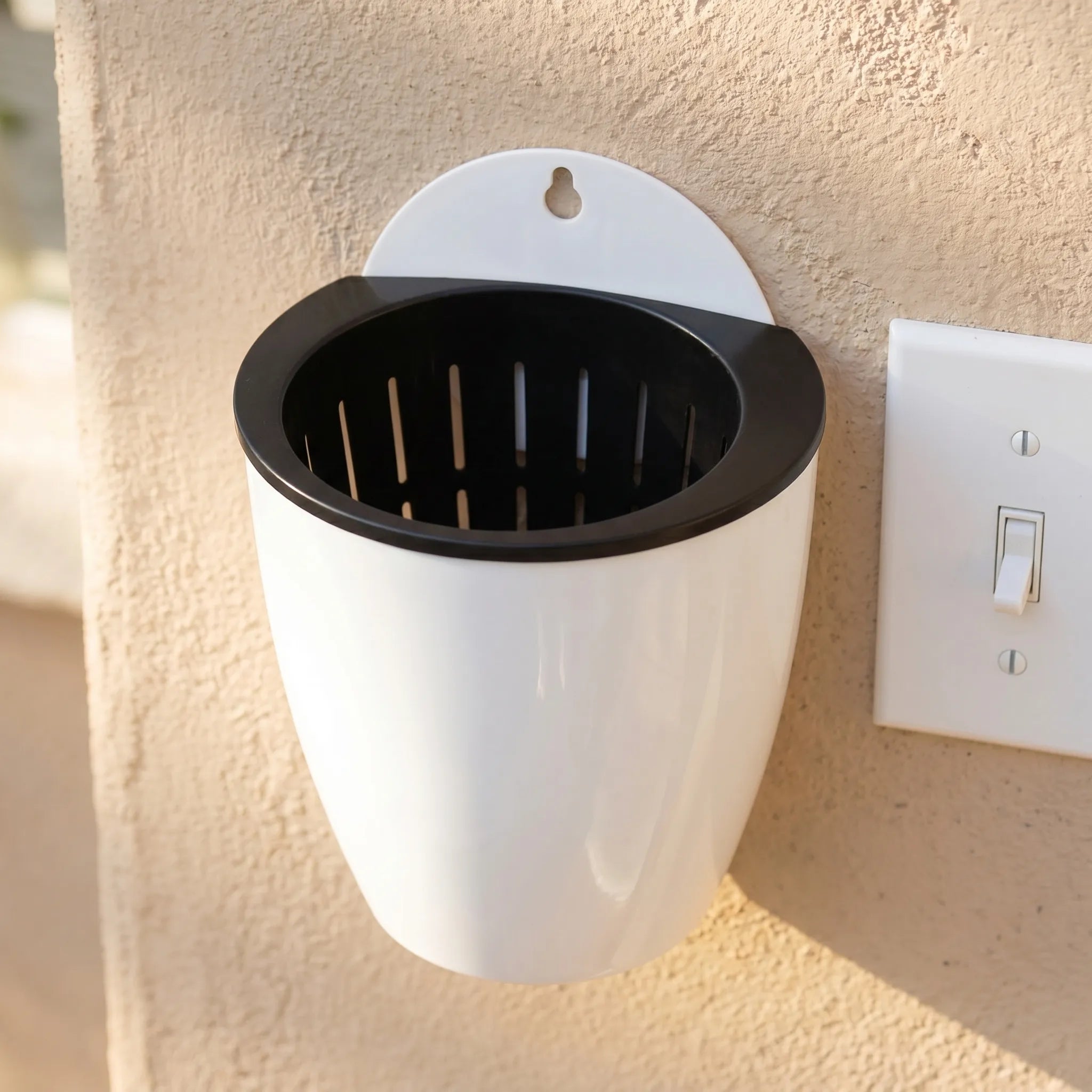Nordspur | Arovio Wall-Mounted Plastic Planter