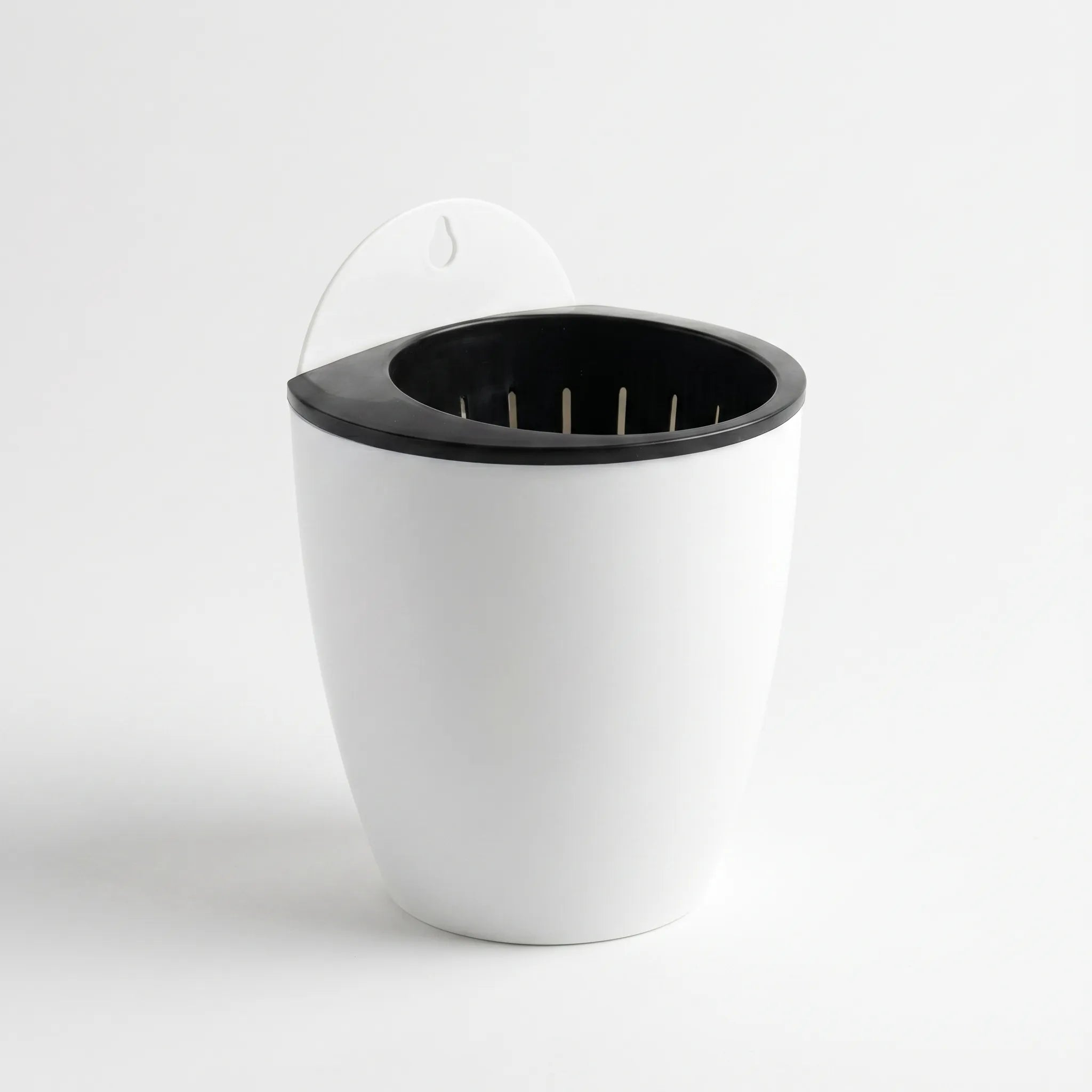 Nordspur | Arovio Wall-Mounted Plastic Planter