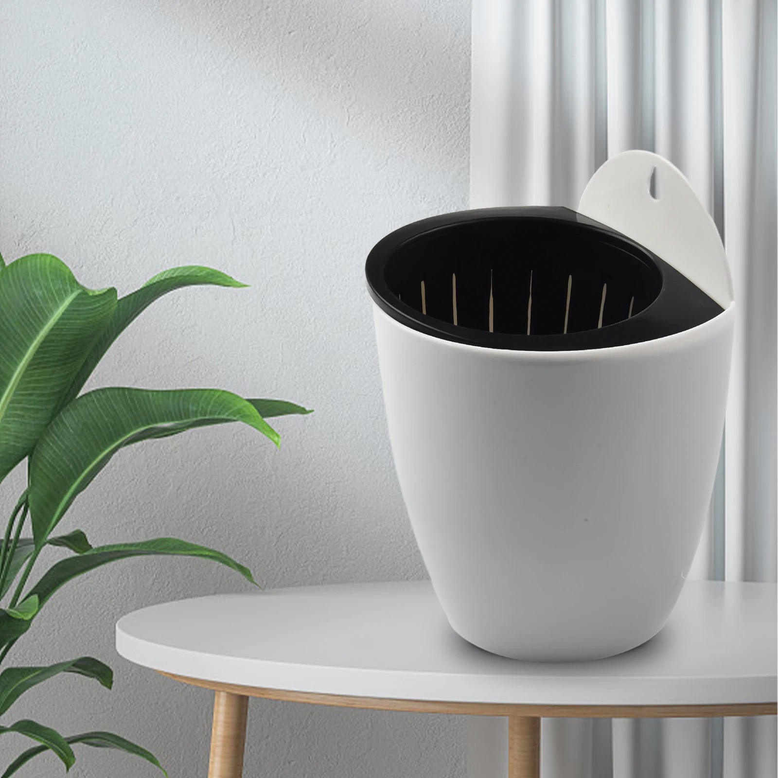 Nordspur | Arovio Wall-Mounted Plastic Planter
