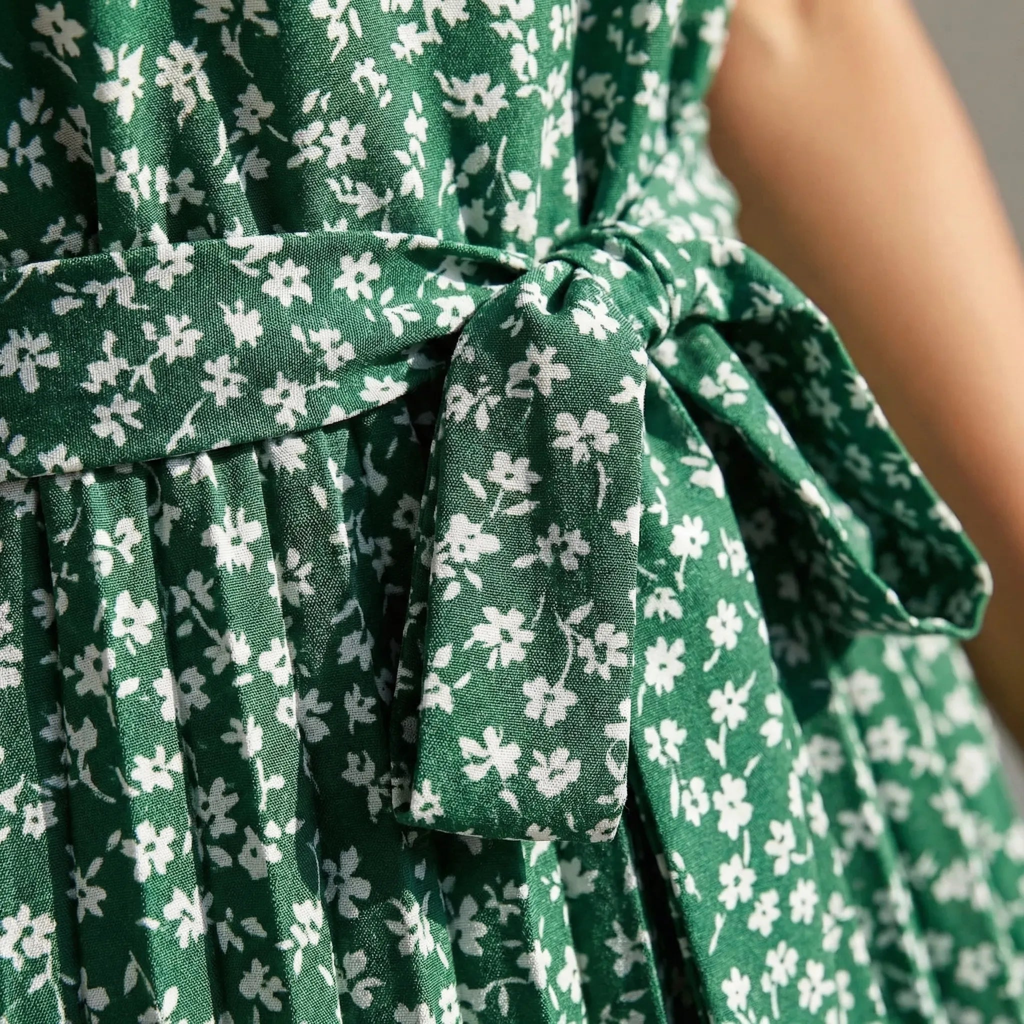 Nordspur | Blosswyn Floral Print Pleated Midi Dress