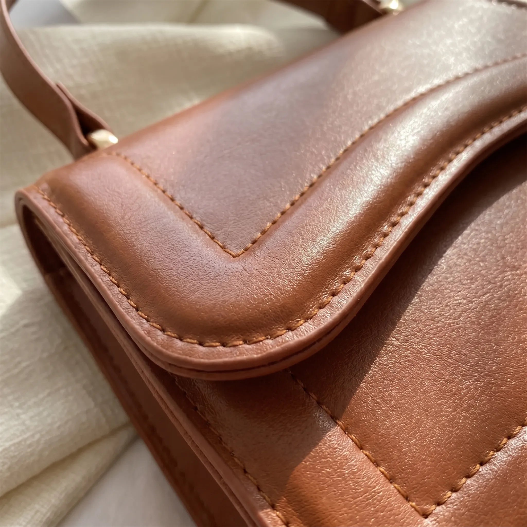 Nordspur | Claretté Compact Structured Crossbody Bag