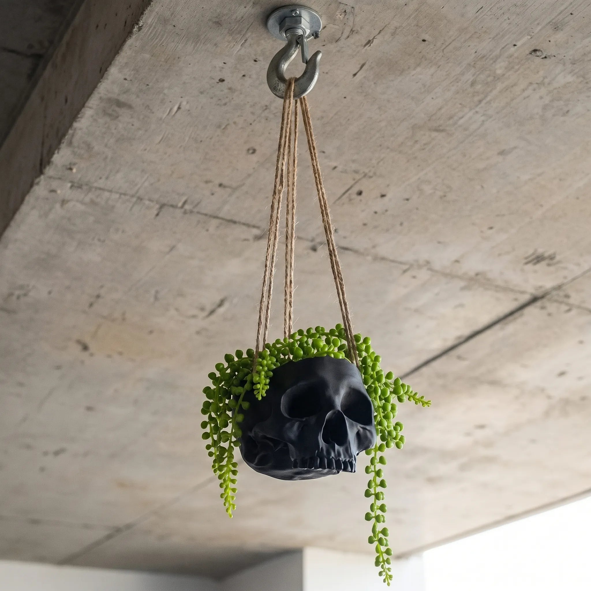 Nordspur | Ebonform Black Skull Hanging Planter