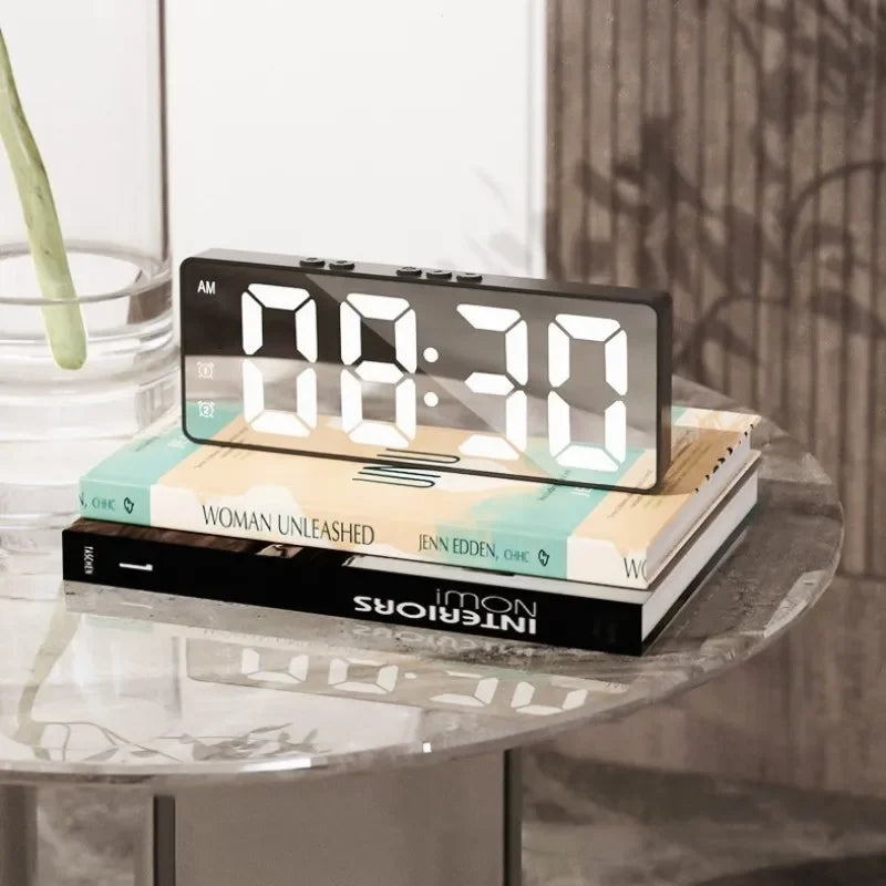 Nordspur | EchoGlow Large LED Mirror Alarm Clock