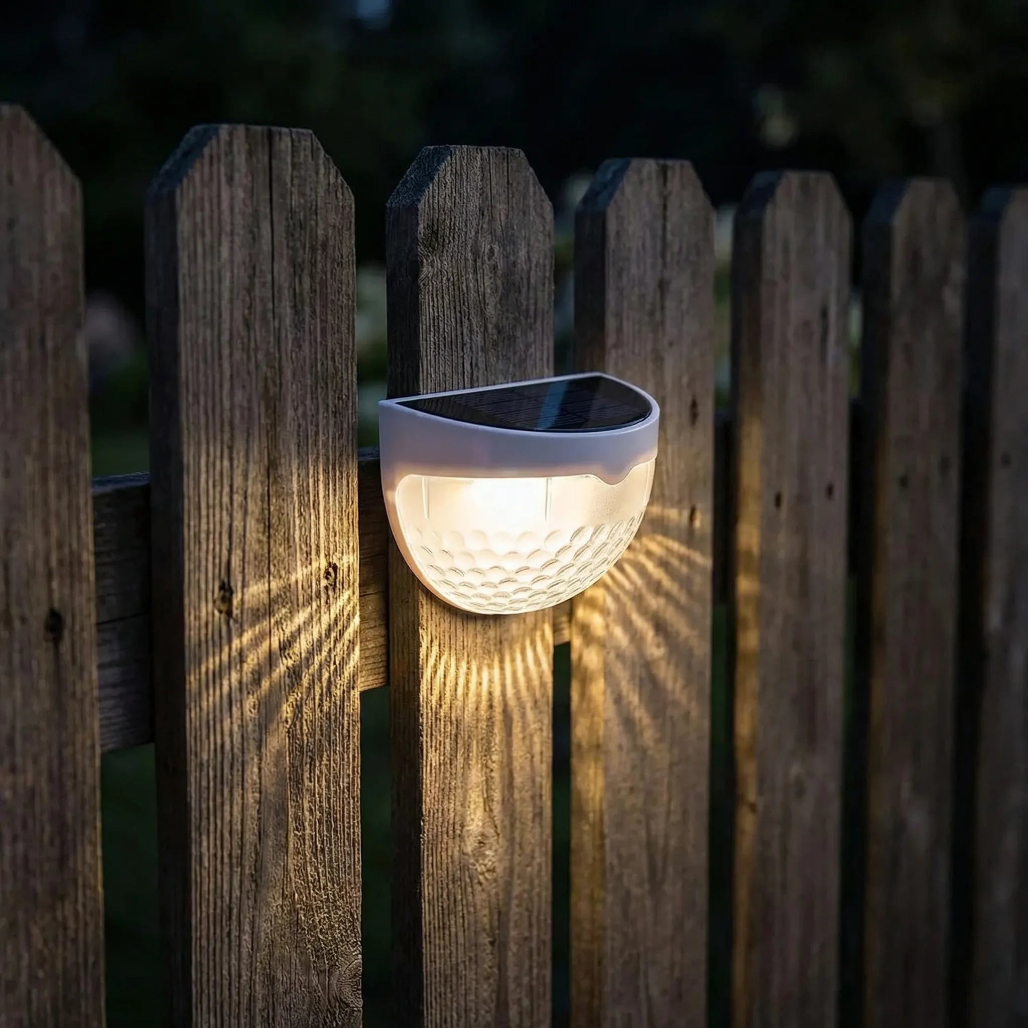 Nordspur | Fenceglow Solar-Powered Wall-Mounted LED Garden Light