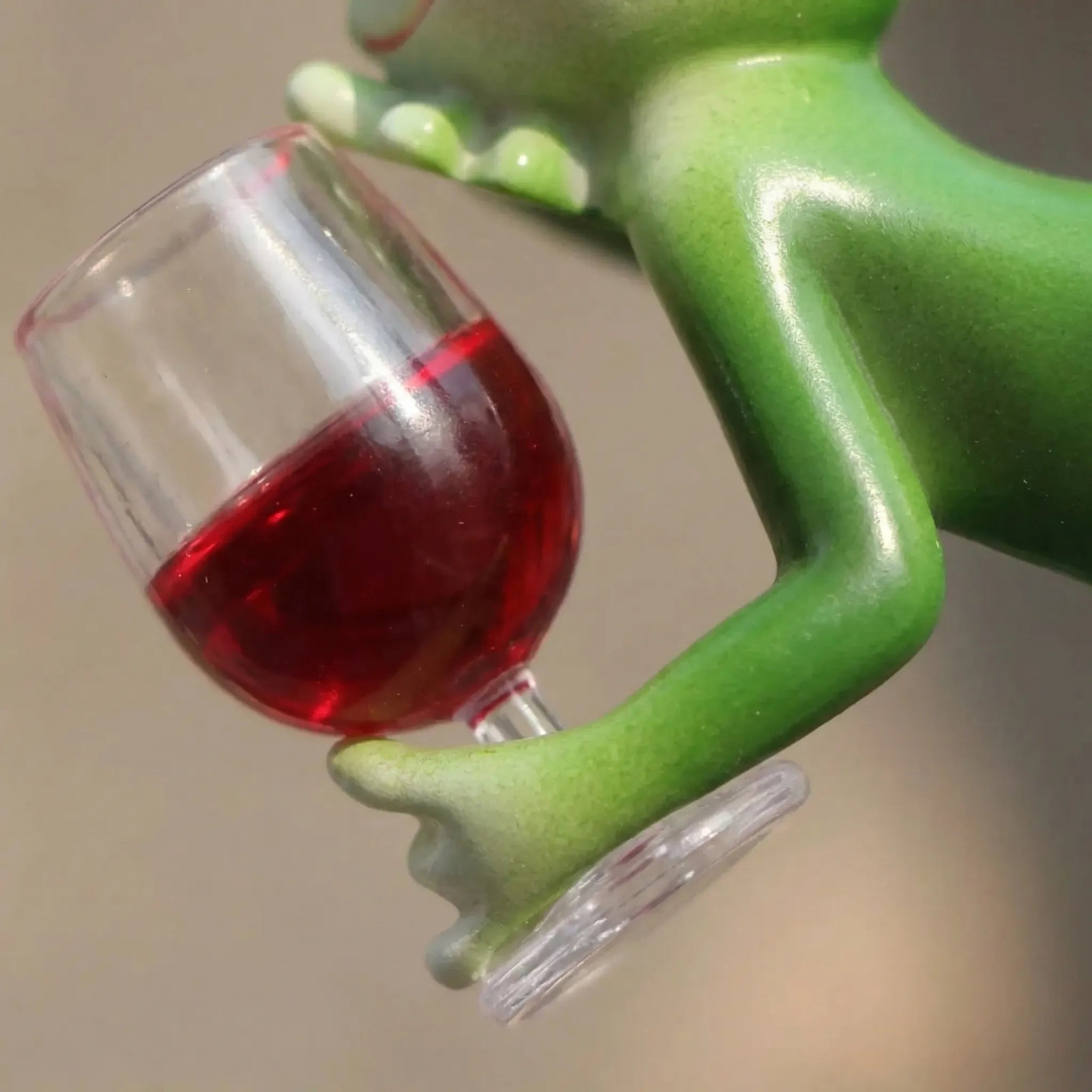 Nordspur | Frogglo Hanging Frog Figurine With Wine Glass