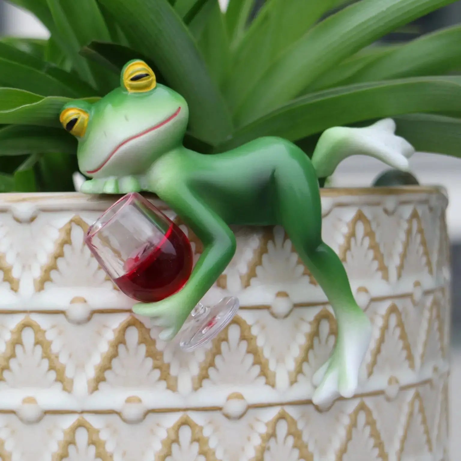 Nordspur | Frogglo Hanging Frog Figurine With Wine Glass