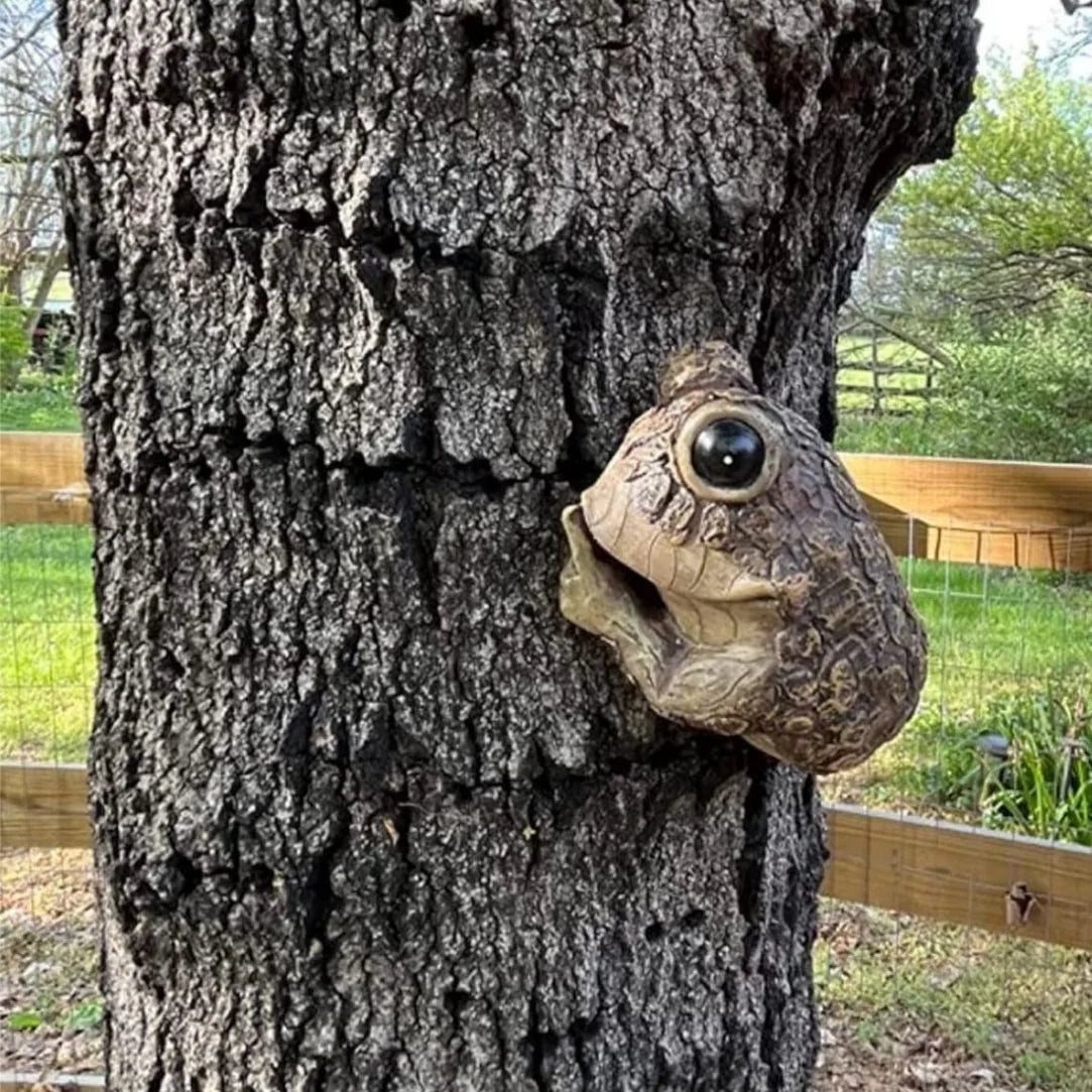 Nordspur | Frogling Peeping Frog Tree-Hanging Garden Ornament