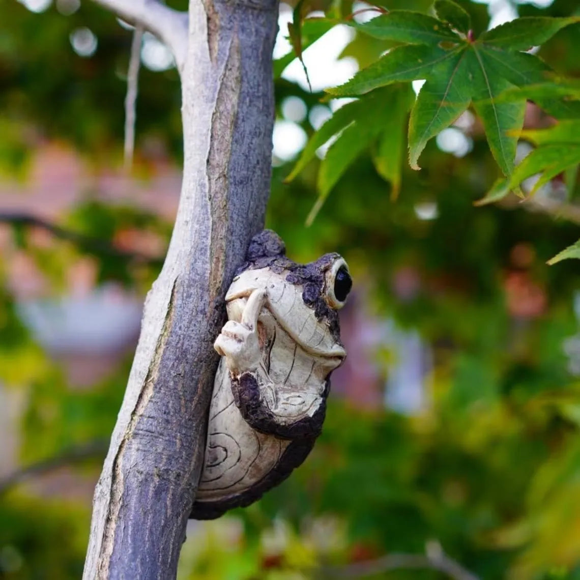 Nordspur | Frogling Peeping Frog Tree-Hanging Garden Ornament