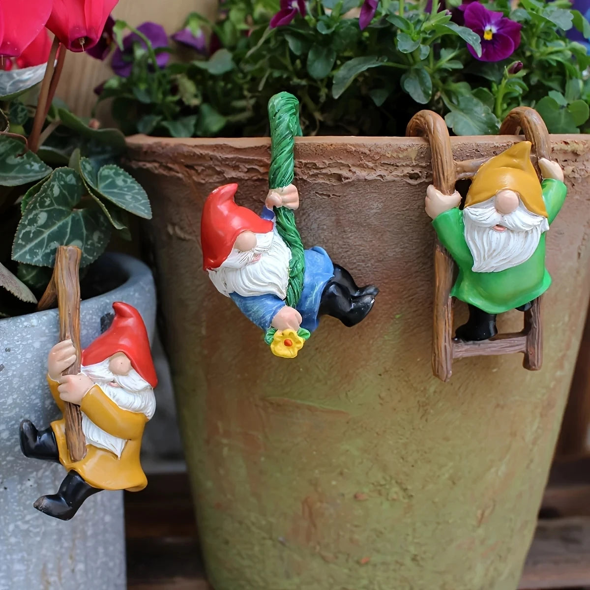 Nordspur | Gnombling Miniature Climbing Gnome Figurine Set
