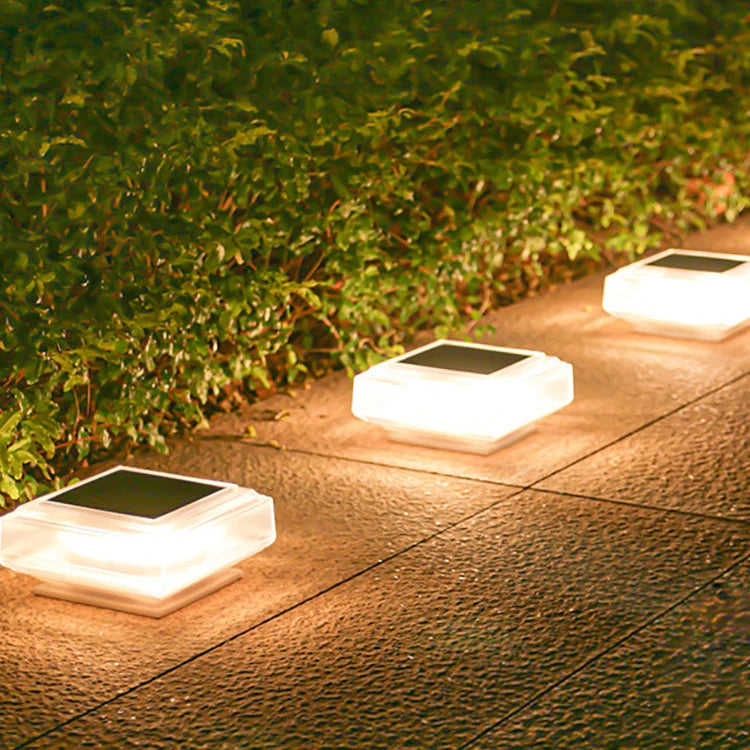 Nordspur | Lumivane Solar-Powered Outdoor Post Cap Light