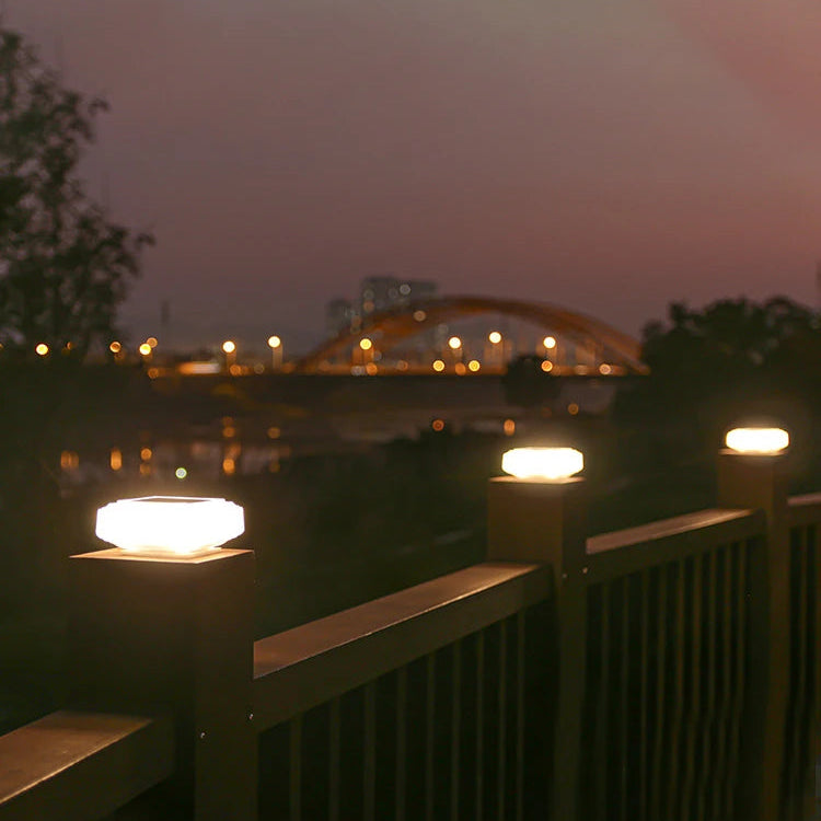 Nordspur | Lumivane Solar-Powered Outdoor Post Cap Light