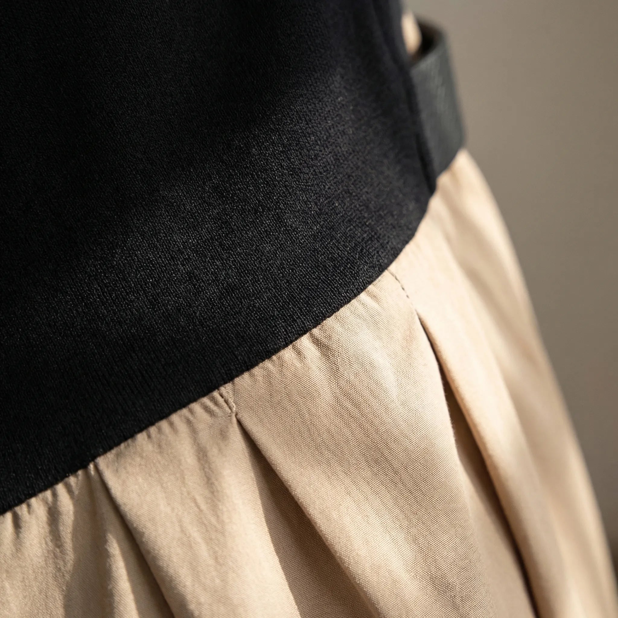 Nordspur | Pleatwyn Sleeveless Belted Pleated Midi Dress