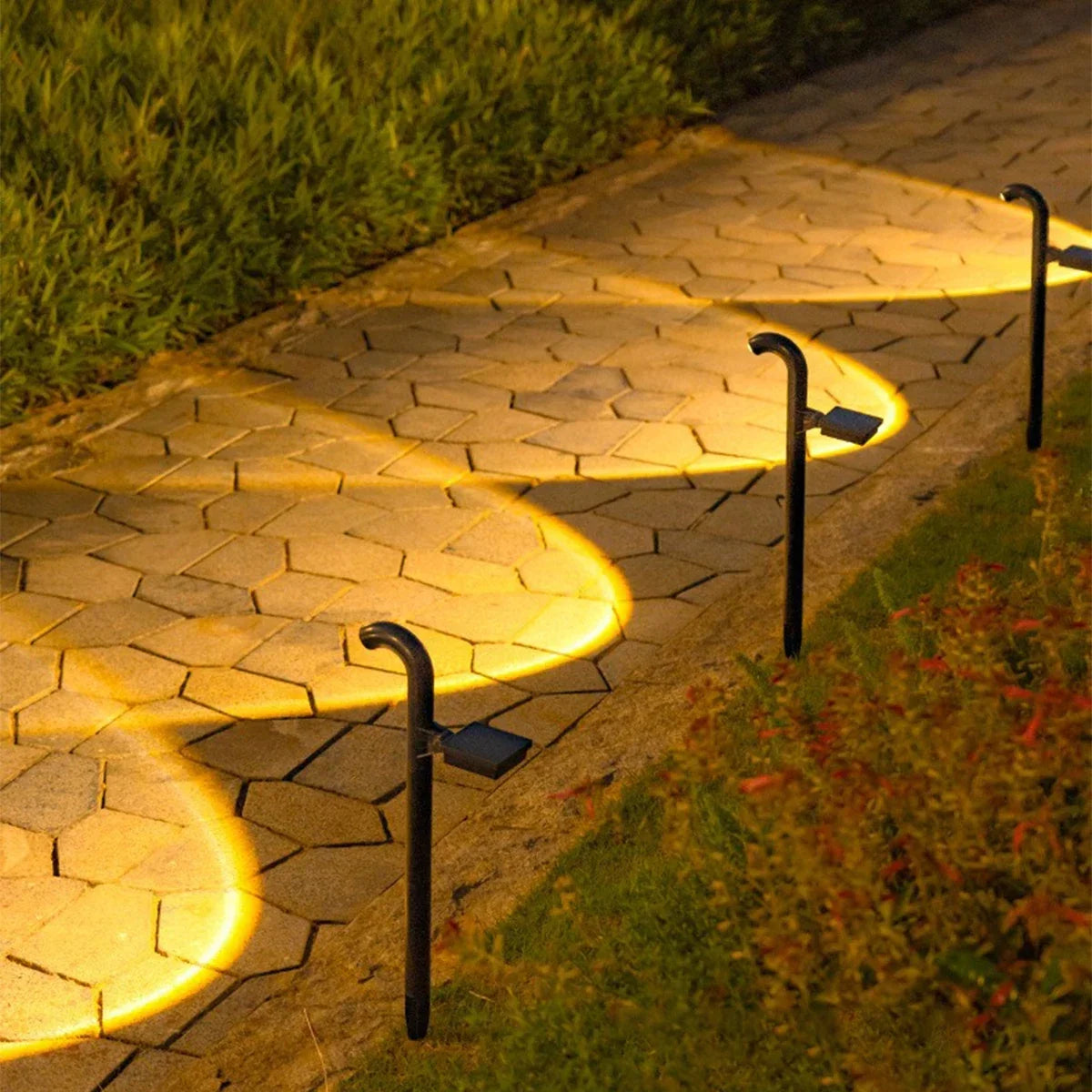 Nordspur | Raylux Curved Outdoor Pathway Light