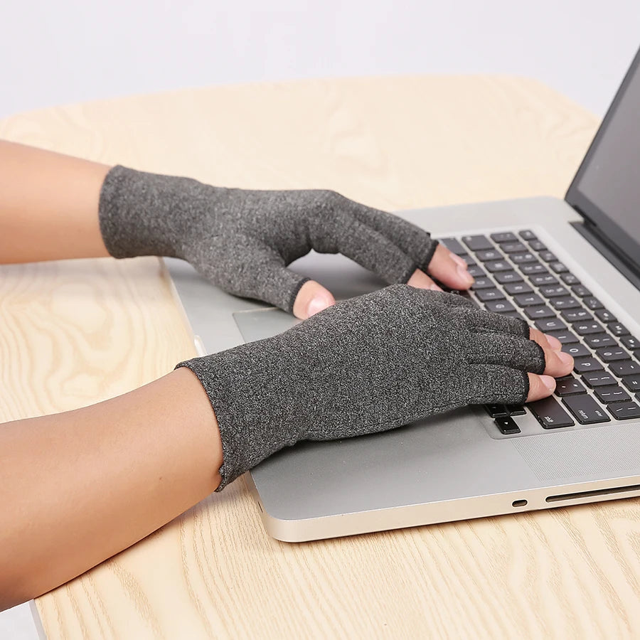 Nordspur | RelievoGlove Half Finger Compression Glove