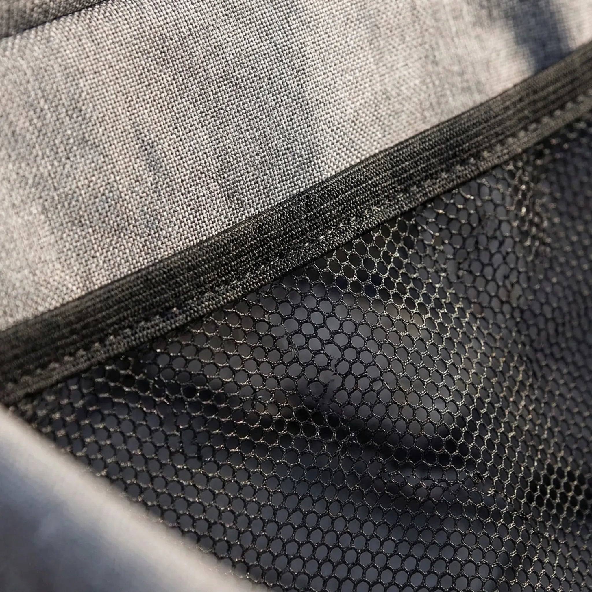 Nordspur | Roamhound Waterproof Mesh Car Pet Carrier