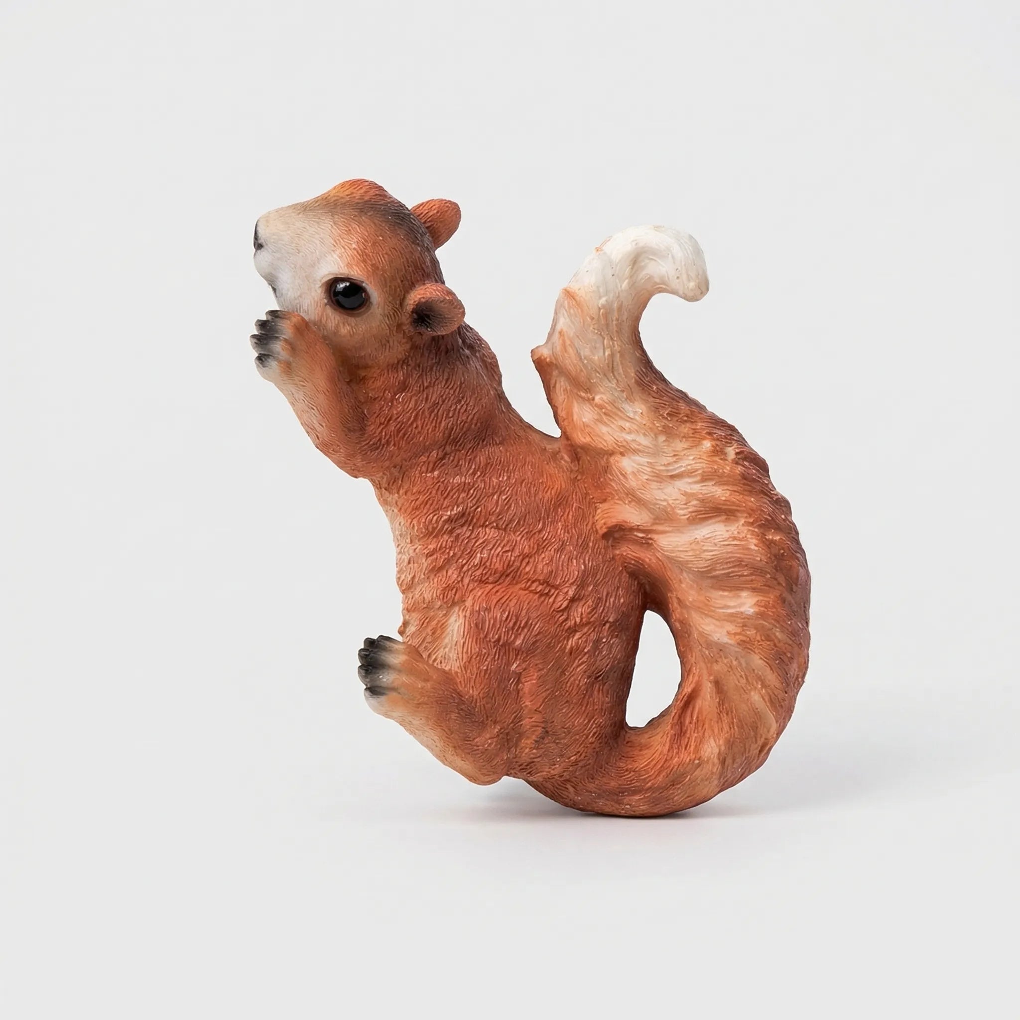 Nordspur | Scurrelo Climbing Squirrel Tree Hugger Figurine