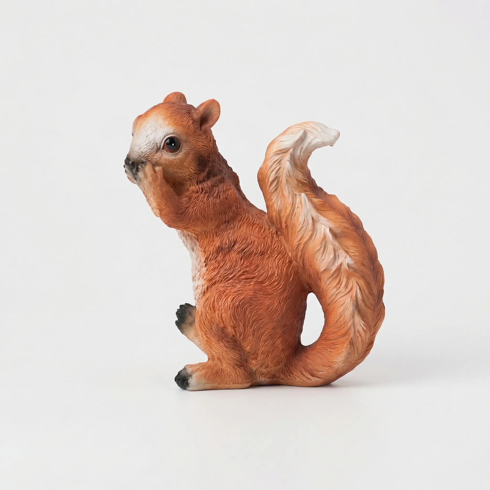 Nordspur | Scurrelo Climbing Squirrel Tree Hugger Figurine