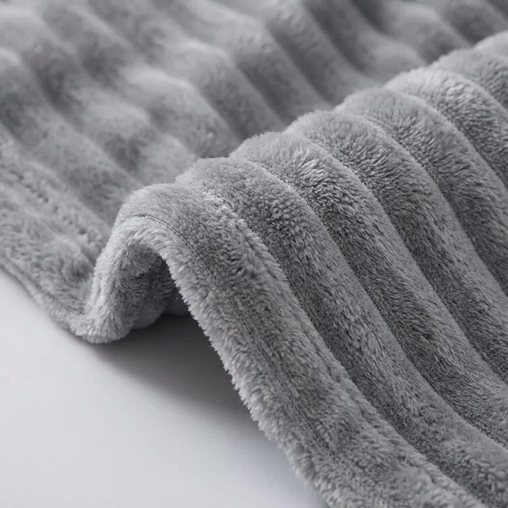 Nordspur | Snuglyn Plush Ribbed Throw Blanket