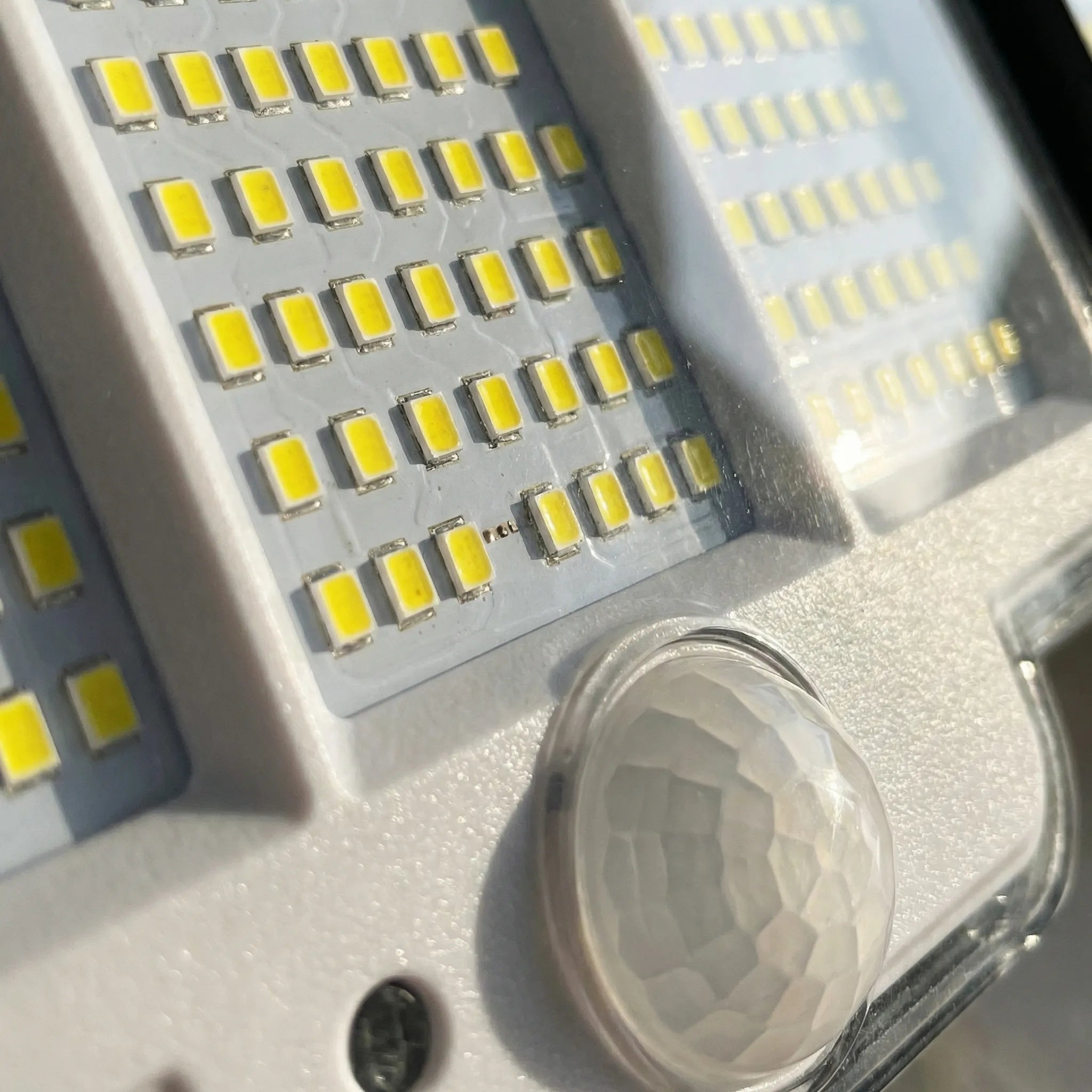 Nordspur | Solarux Solar-Powered Outdoor Wall Light With Motion Sensor