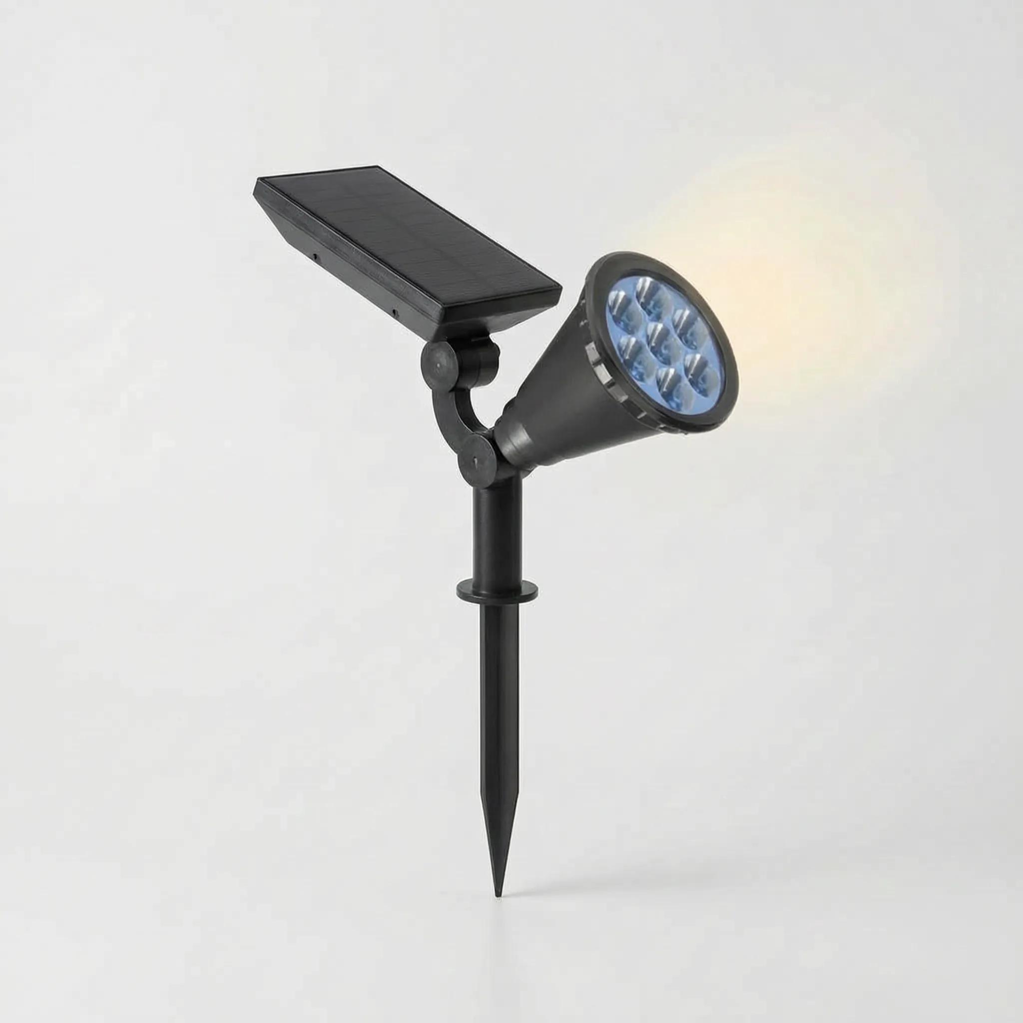 Nordspur | Solflare Outdoor Solar Powered Spotlight