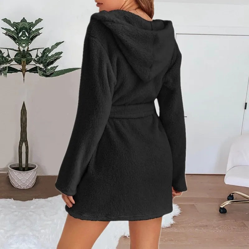 Nordspur | Velurika Hooded Knee Length Robe