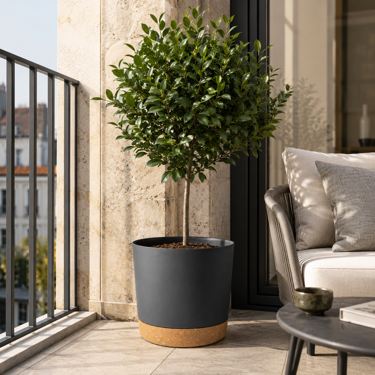 Nordspur | Verdara Large Lightweight Pot With Drainage Holes