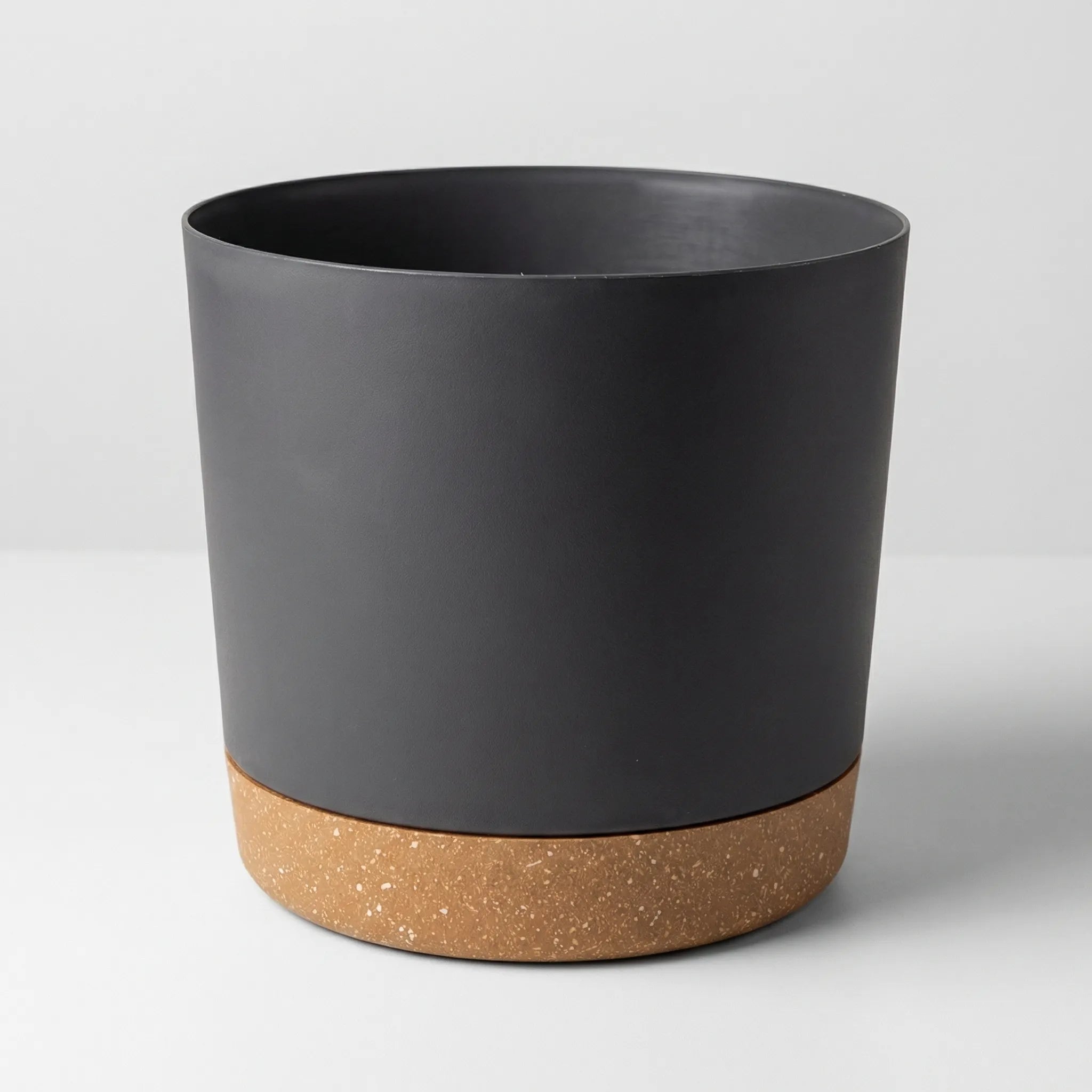 Nordspur | Verdara Large Lightweight Pot With Drainage Holes