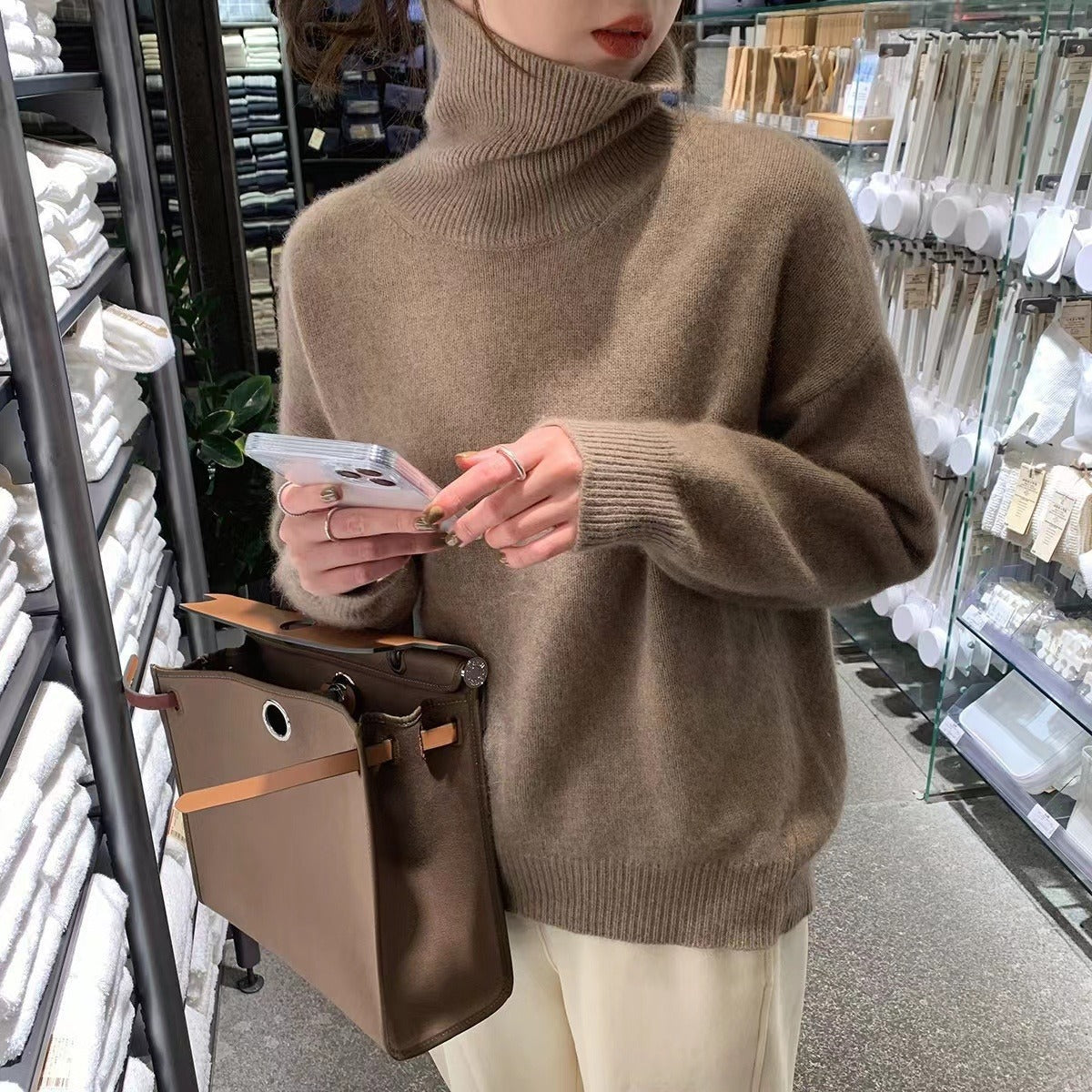 Women's Cashmere Turtleneck Sweater with Wide Cut and Elegant Texture