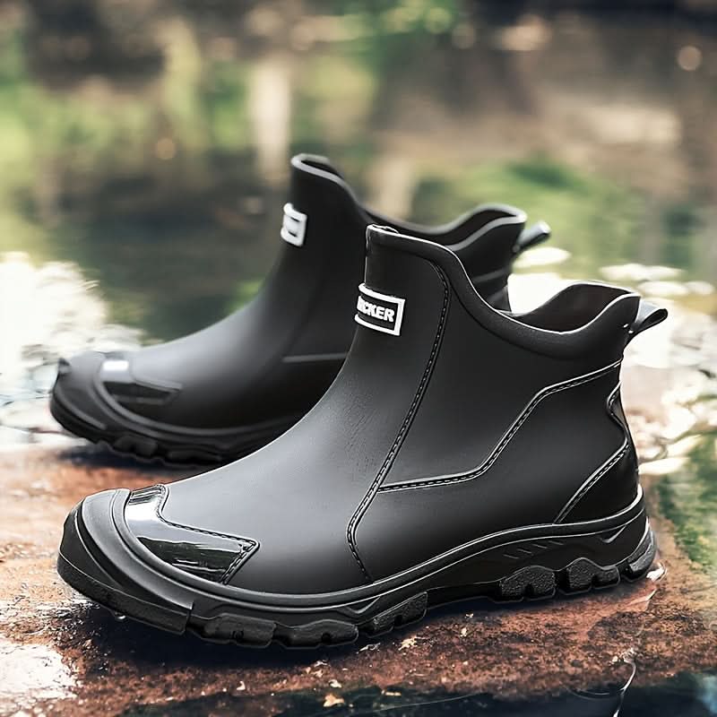 Rugged Grip Comfort for Wet Outdoor Conditions