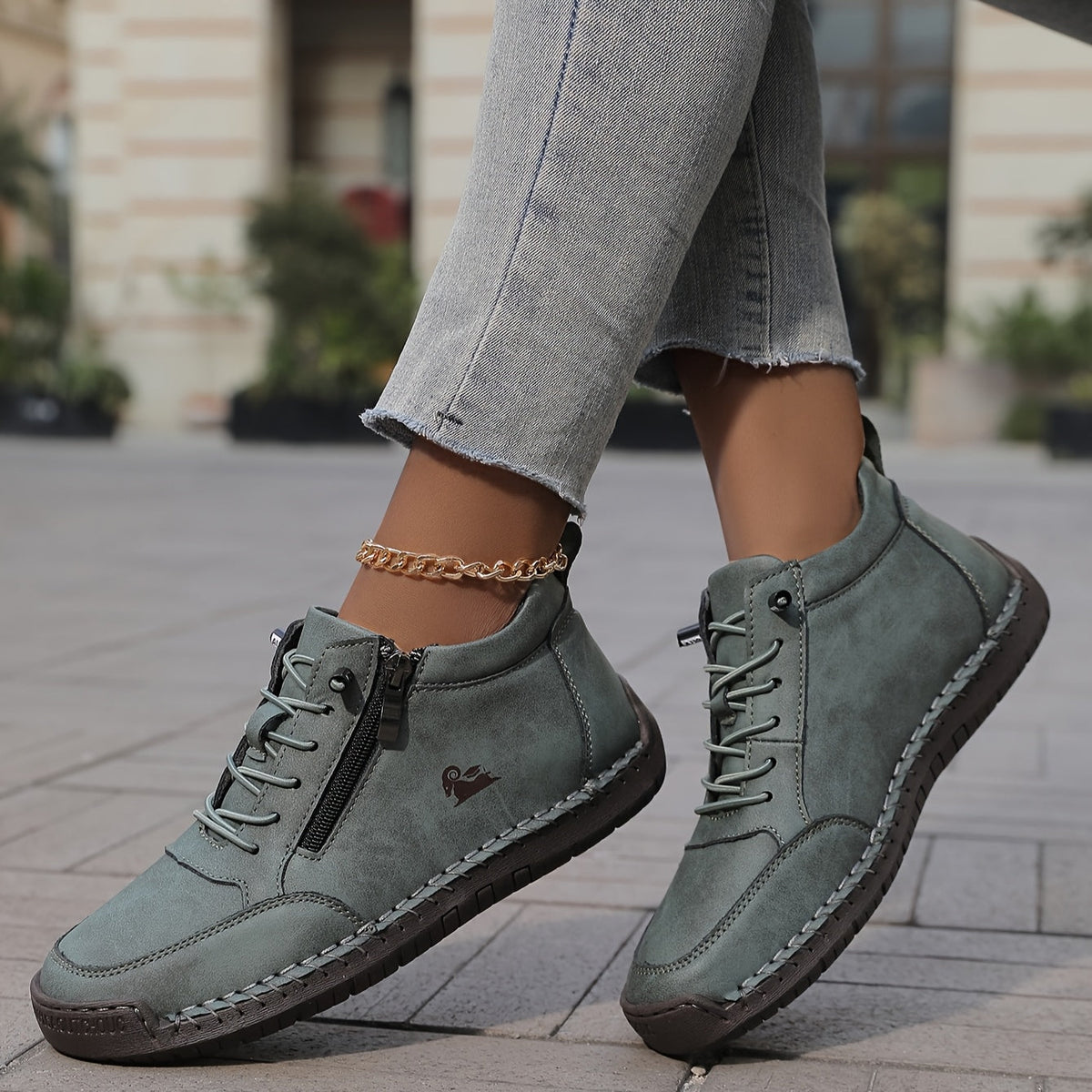 Women's Comfortable Lace-Up Ankle Sneakers