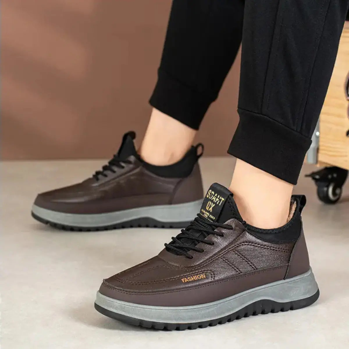 Winter Casual Sports Shoes for Men, Natural Leather, Waterproof, with Soft Sole and Velvet
