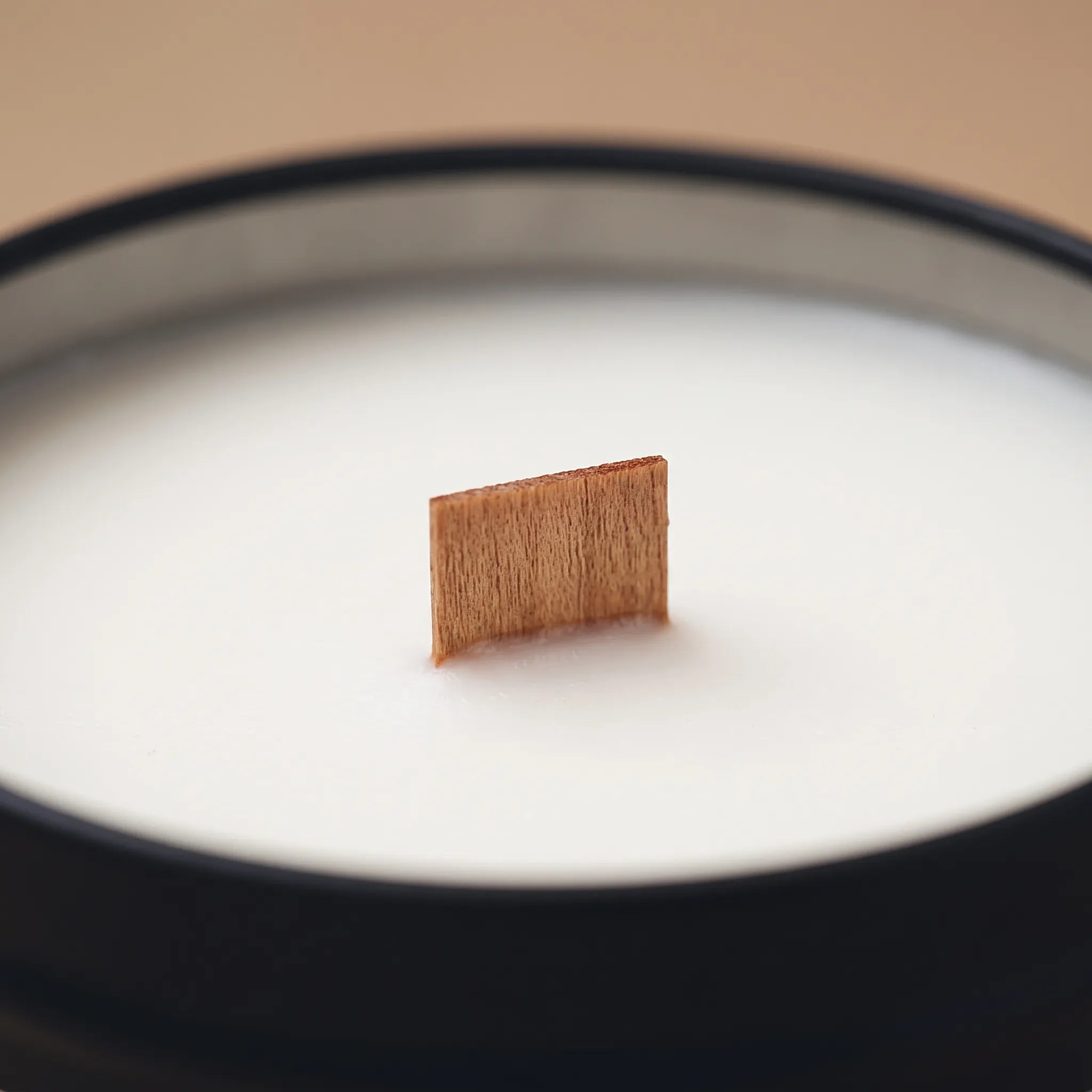 Nordspur | AromaDusk Minimalist Dark Cylindrical Room Fragrance Candle