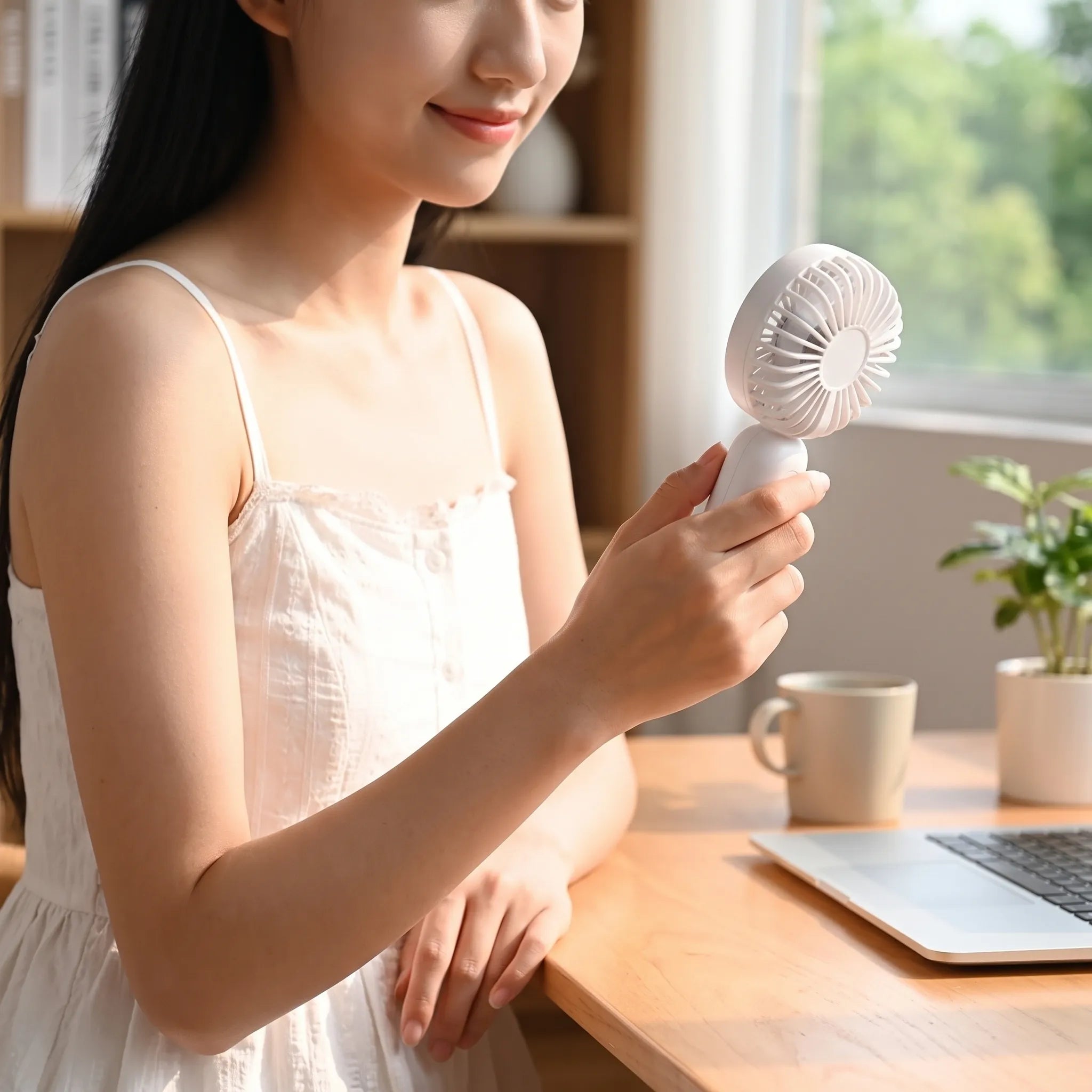 Nordspur | Breezely Compact Rechargeable Handheld Desk Fan