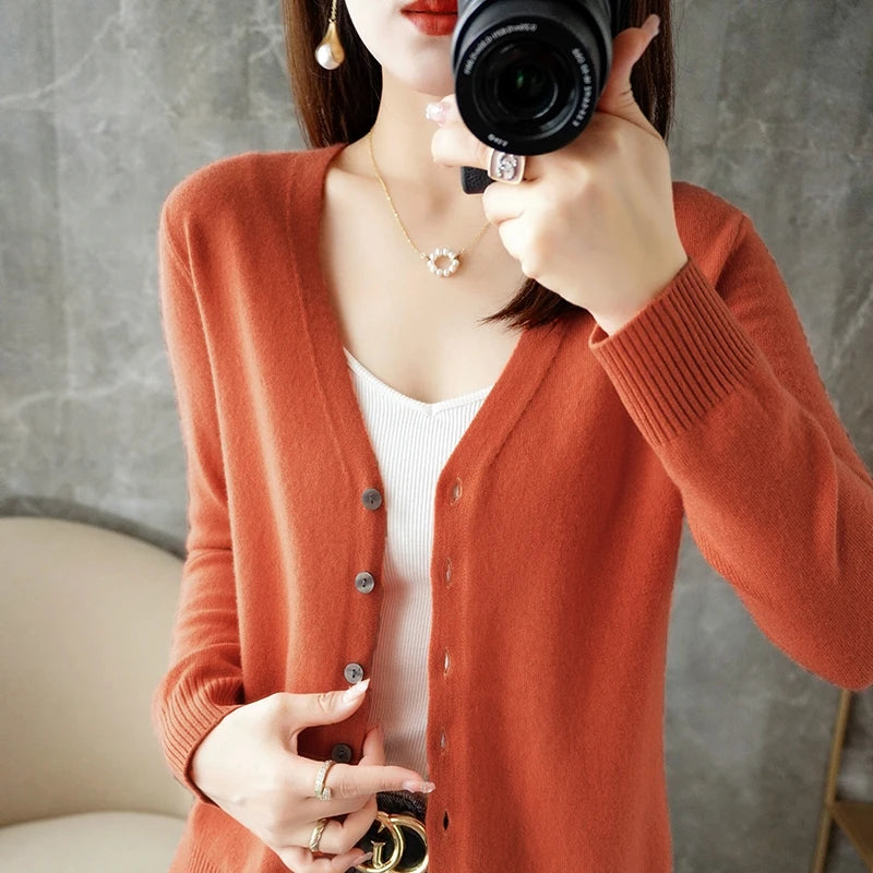 Nordspur | Cardea V-Neck Button Cardigan