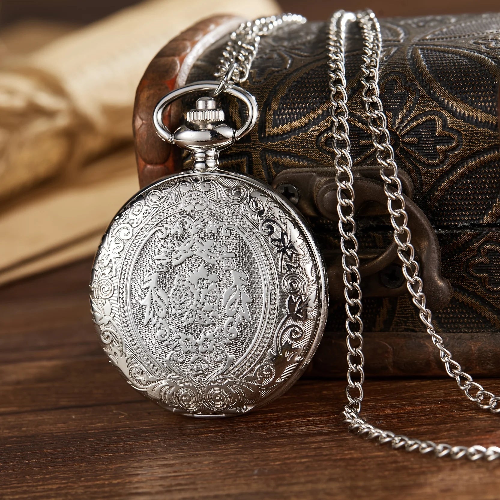 Nordspur | Chronavault Retro Carved Flip Pocket Watch