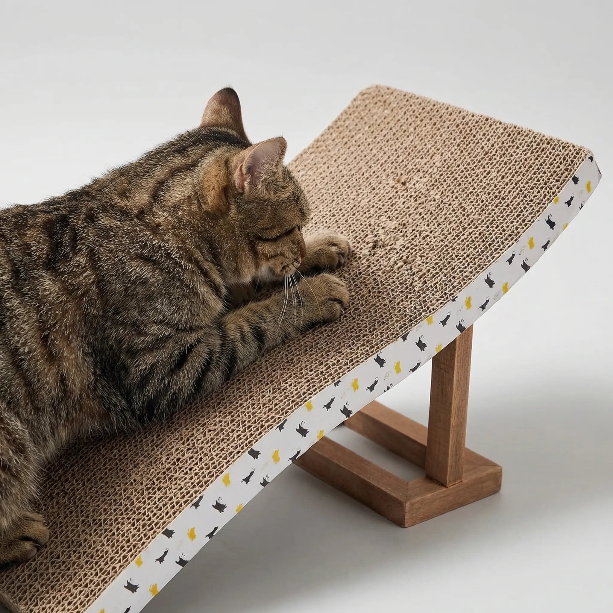 Nordspur | Clawave Large Wavy Inclined Scratching Board