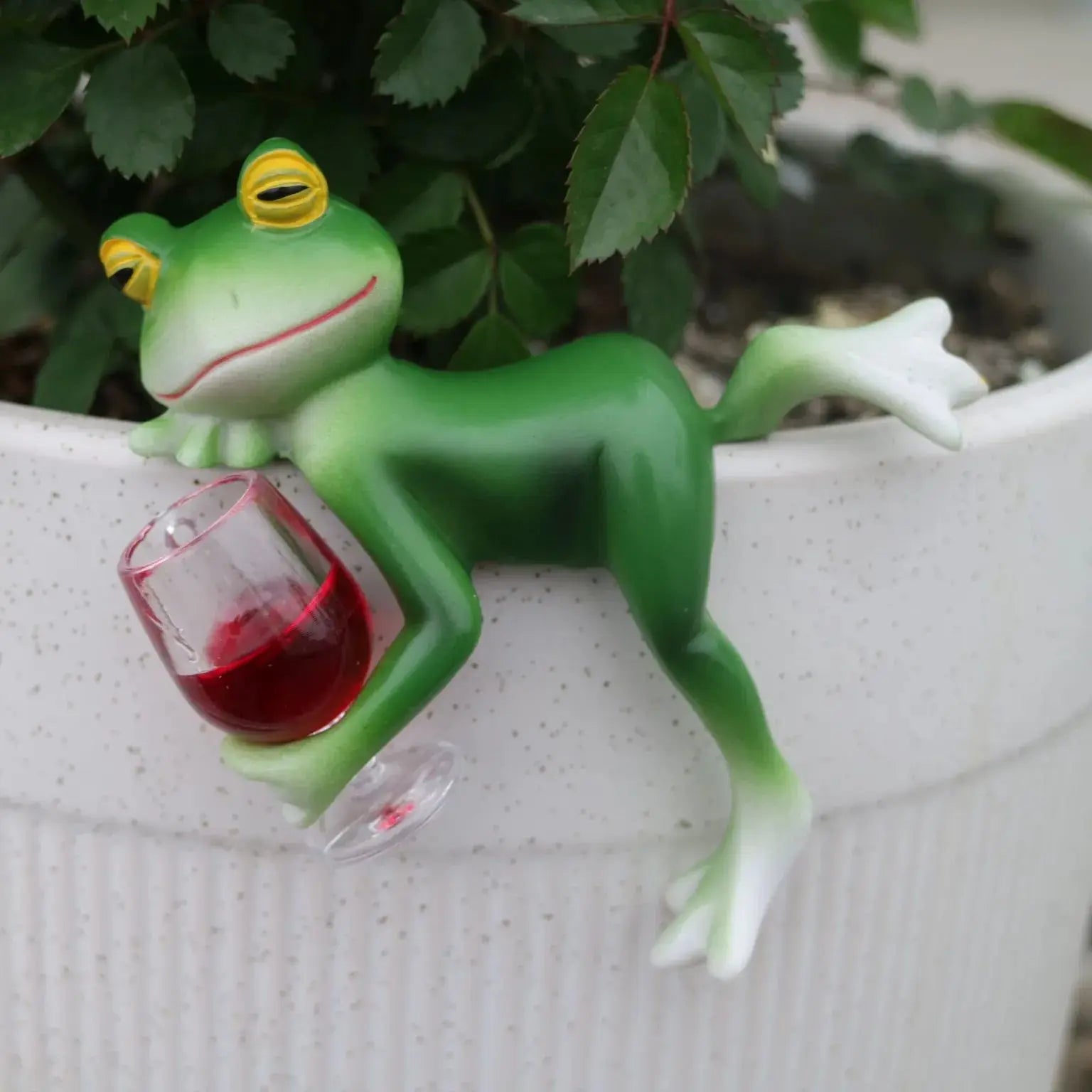 Nordspur | Frogglo Hanging Frog Figurine With Wine Glass