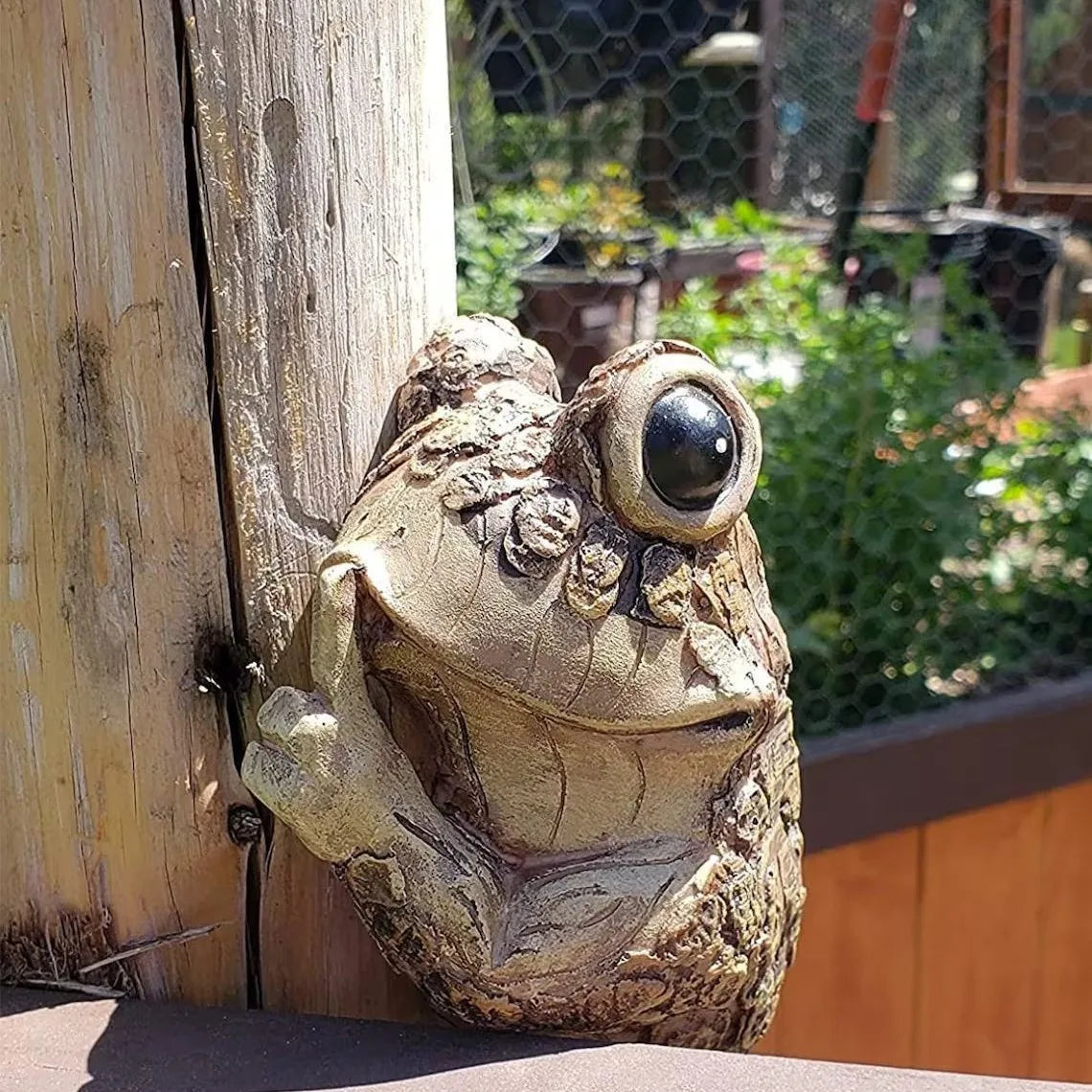 Nordspur | Frogling Peeping Frog Tree-Hanging Garden Ornament
