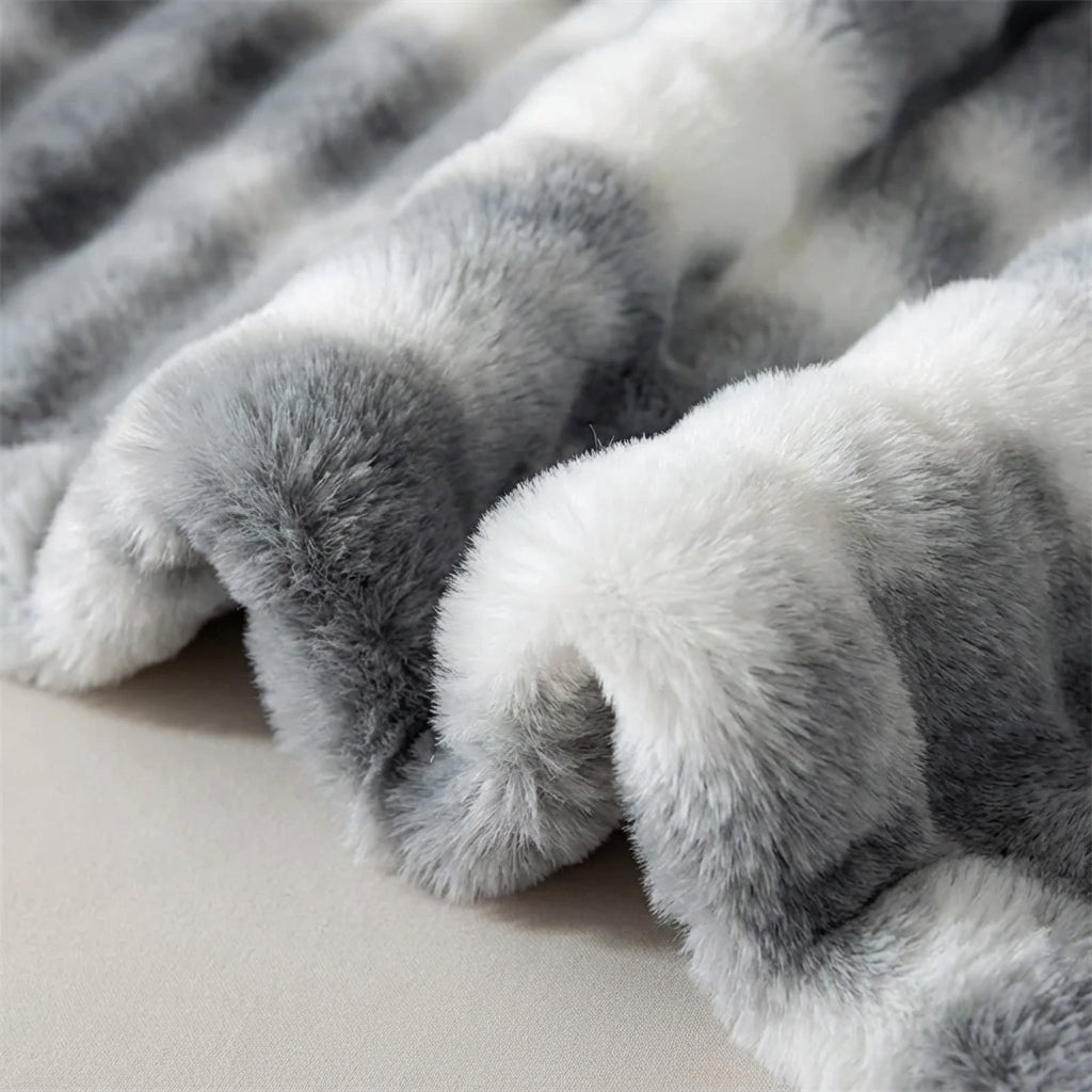 Nordspur | Furallé Luxurious Faux Fur Throw