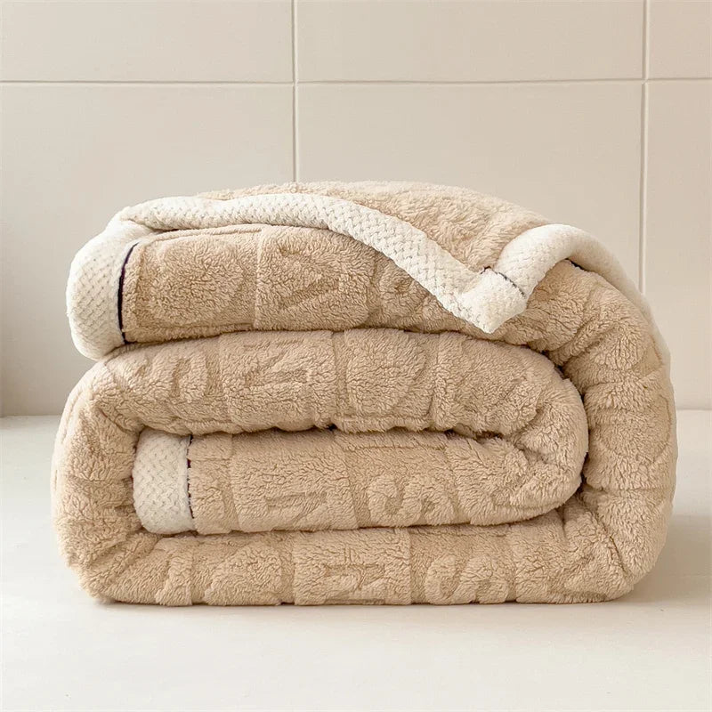 Nordspur | HeartHaven Plush Reversible Throw Blanket