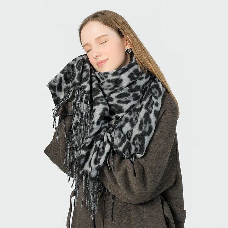 Nordspur | Leopard Print Winter Shawl