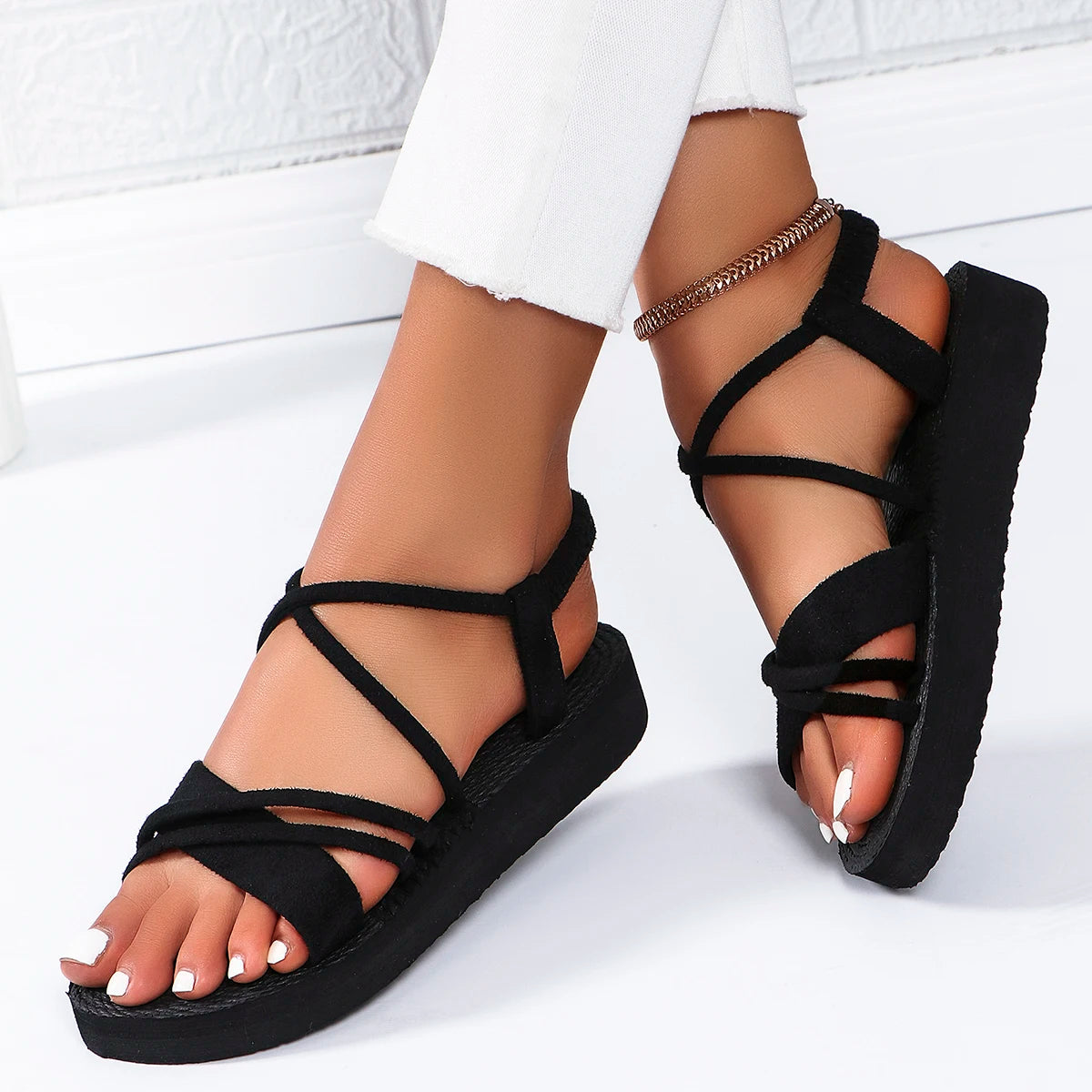 Nordspur | LuminaStrides Strappy Women's Platform Sandals