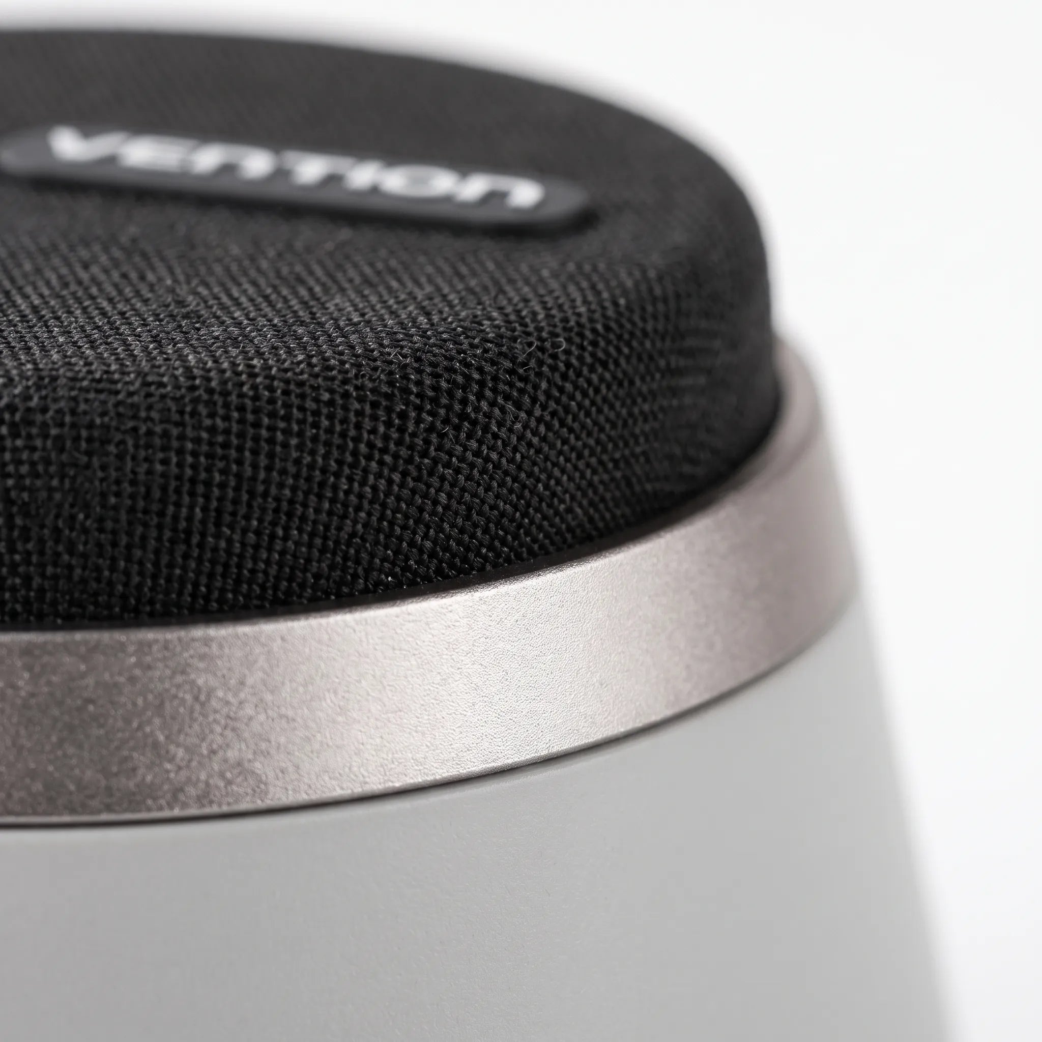Nordspur | Magnetix Portable Magnetic Wireless Audio Device