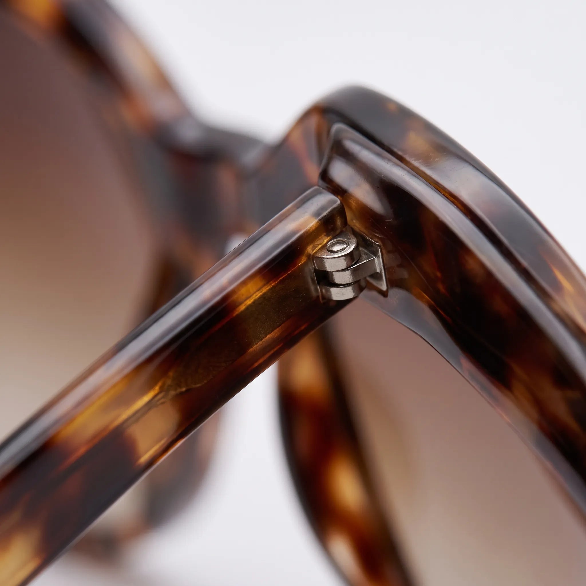Nordspur | Oculia Oversized Cat-Eye Polarised Women Sunglasses