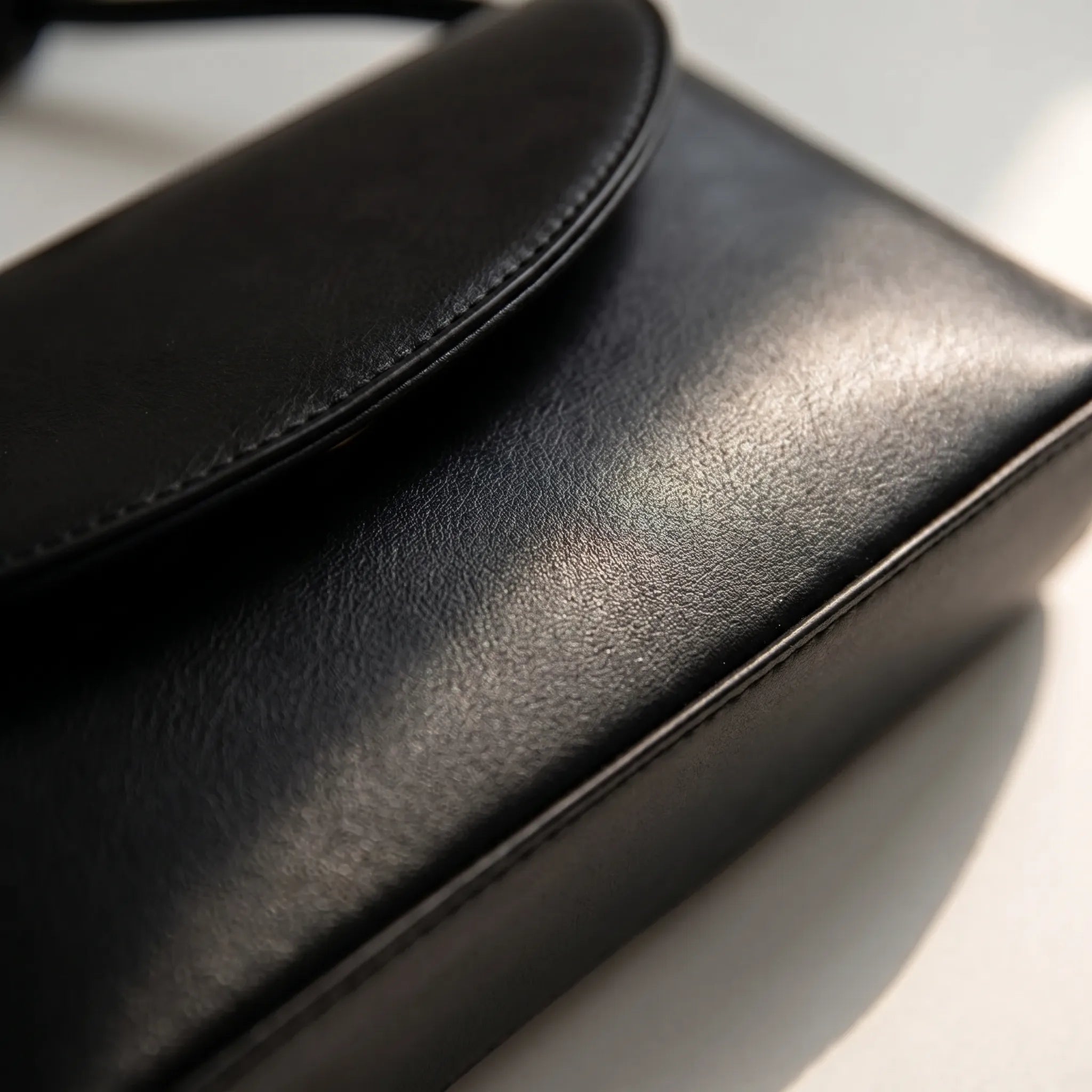Nordspur | Pariselle Compact Square Flap-Closure Bag