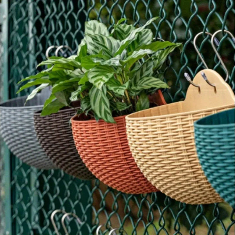 Nordspur | Rattabloom Half-Round Hanging Planter