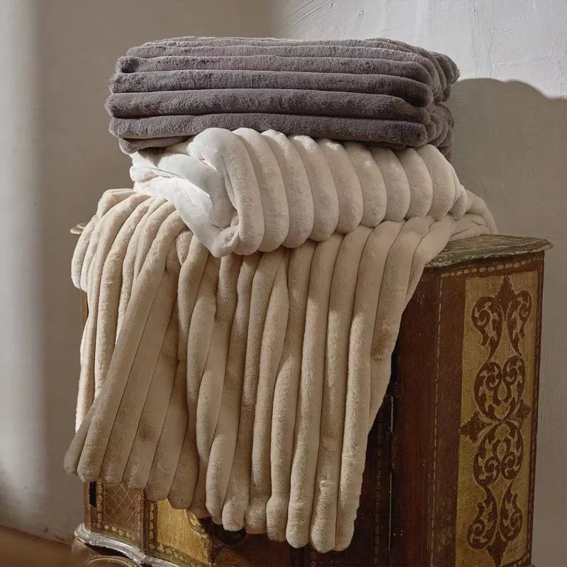 Nordspur | Snuglyn Plush Ribbed Throw Blanket