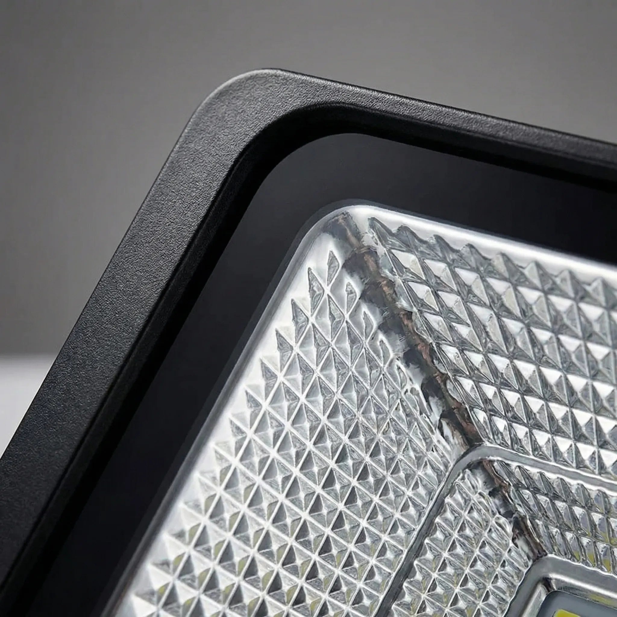 Nordspur | Soluxe Solar-Powered Outdoor Flood Light With Remote