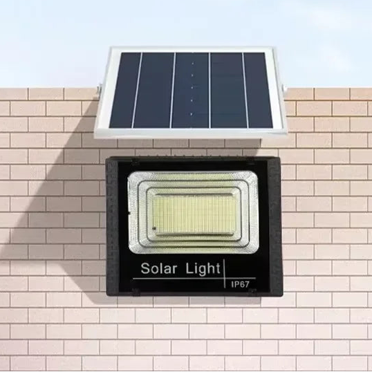 Nordspur | Soluxe Solar-Powered Outdoor Flood Light With Remote