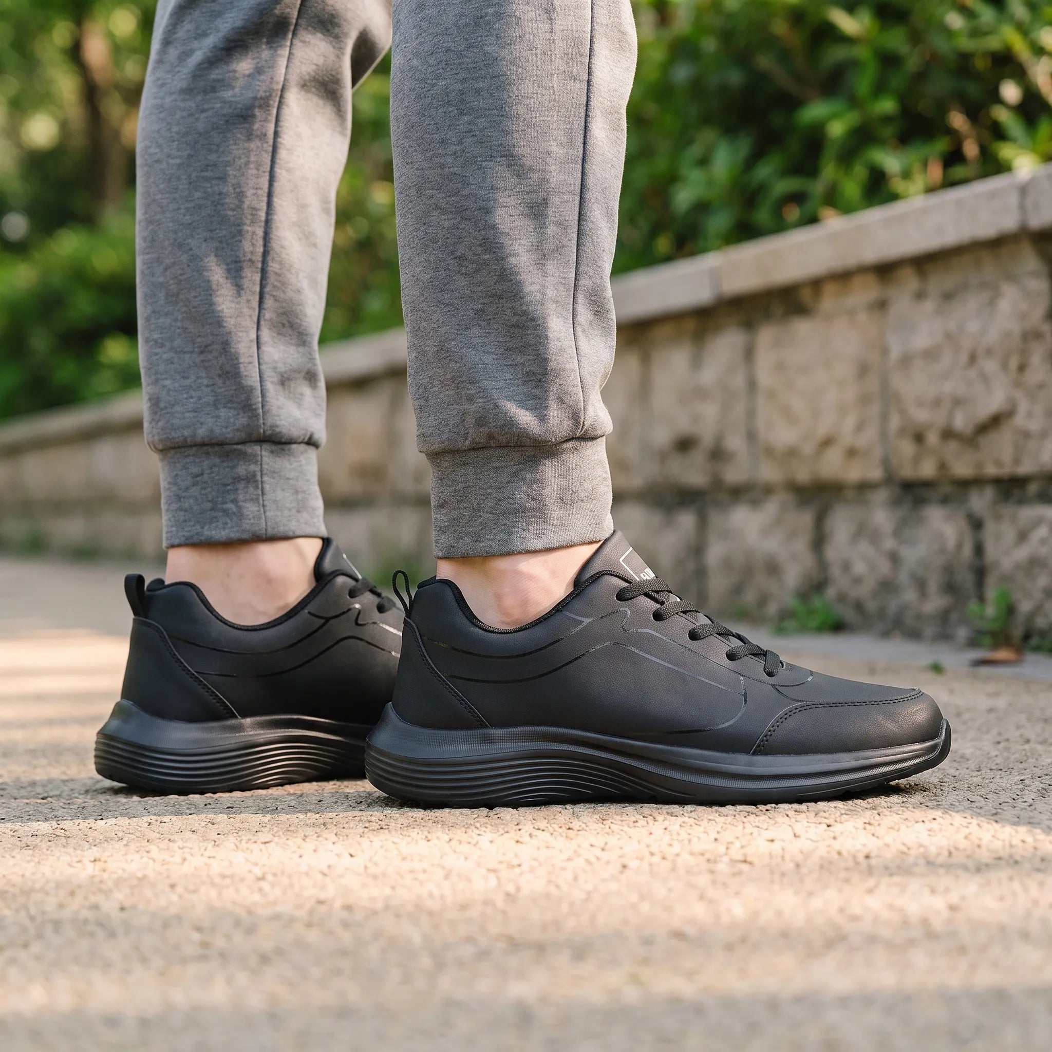 Nordspur | StratusGrip Mens Black Trainers